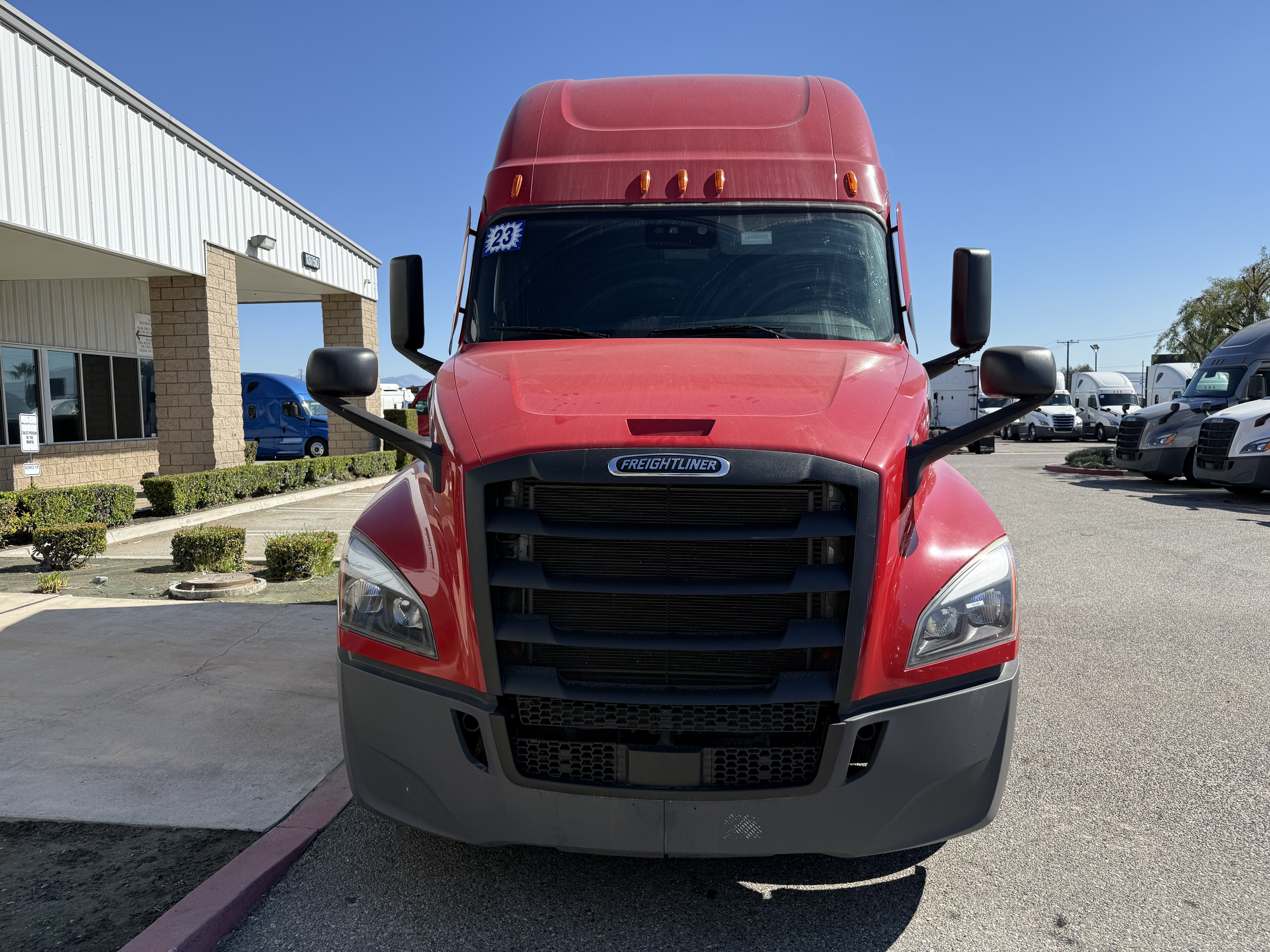 2023 FREIGHTLINER CASCADIA 126SLP - image 2