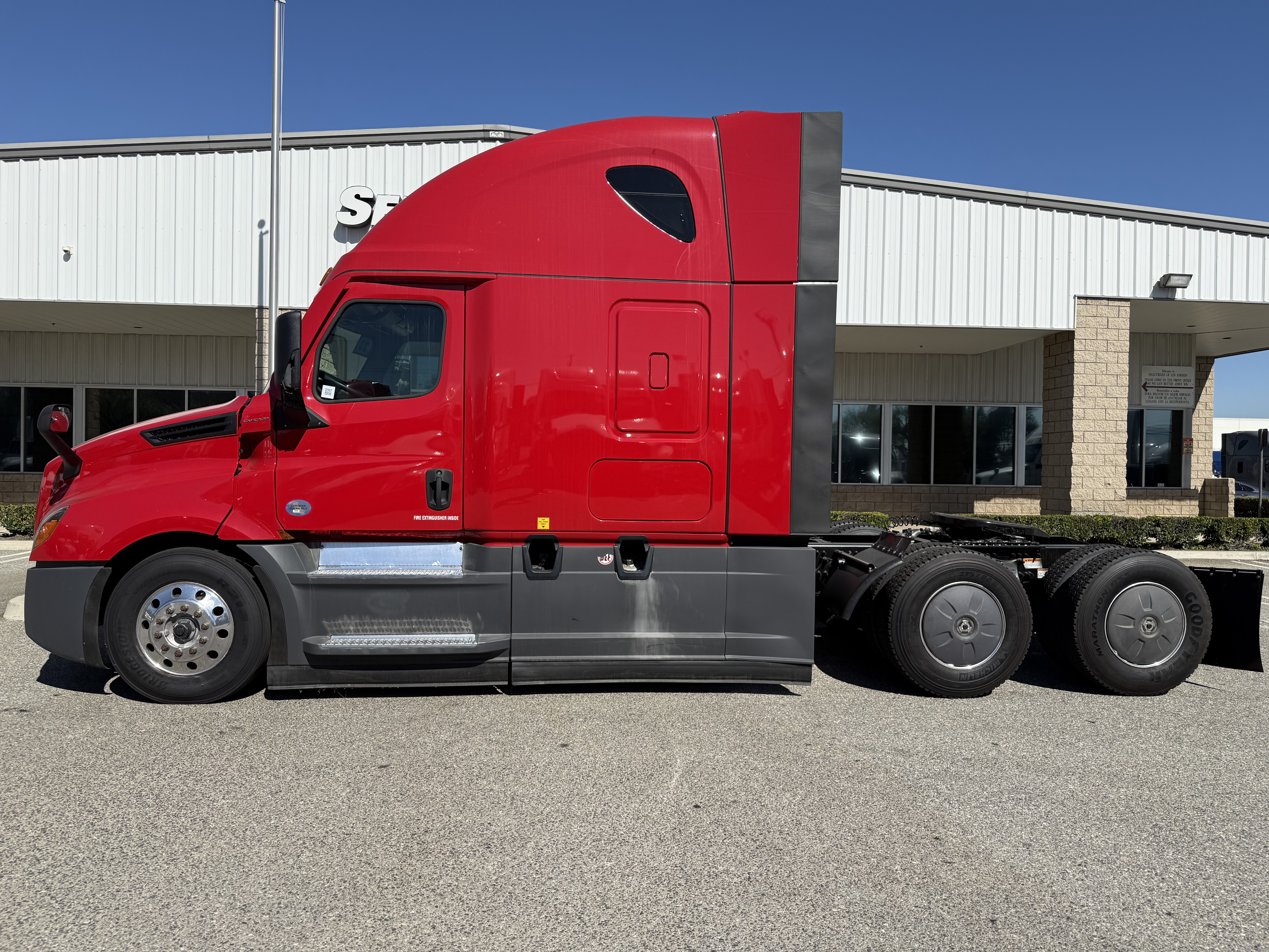 2023 FREIGHTLINER CASCADIA 126SLP - image 3