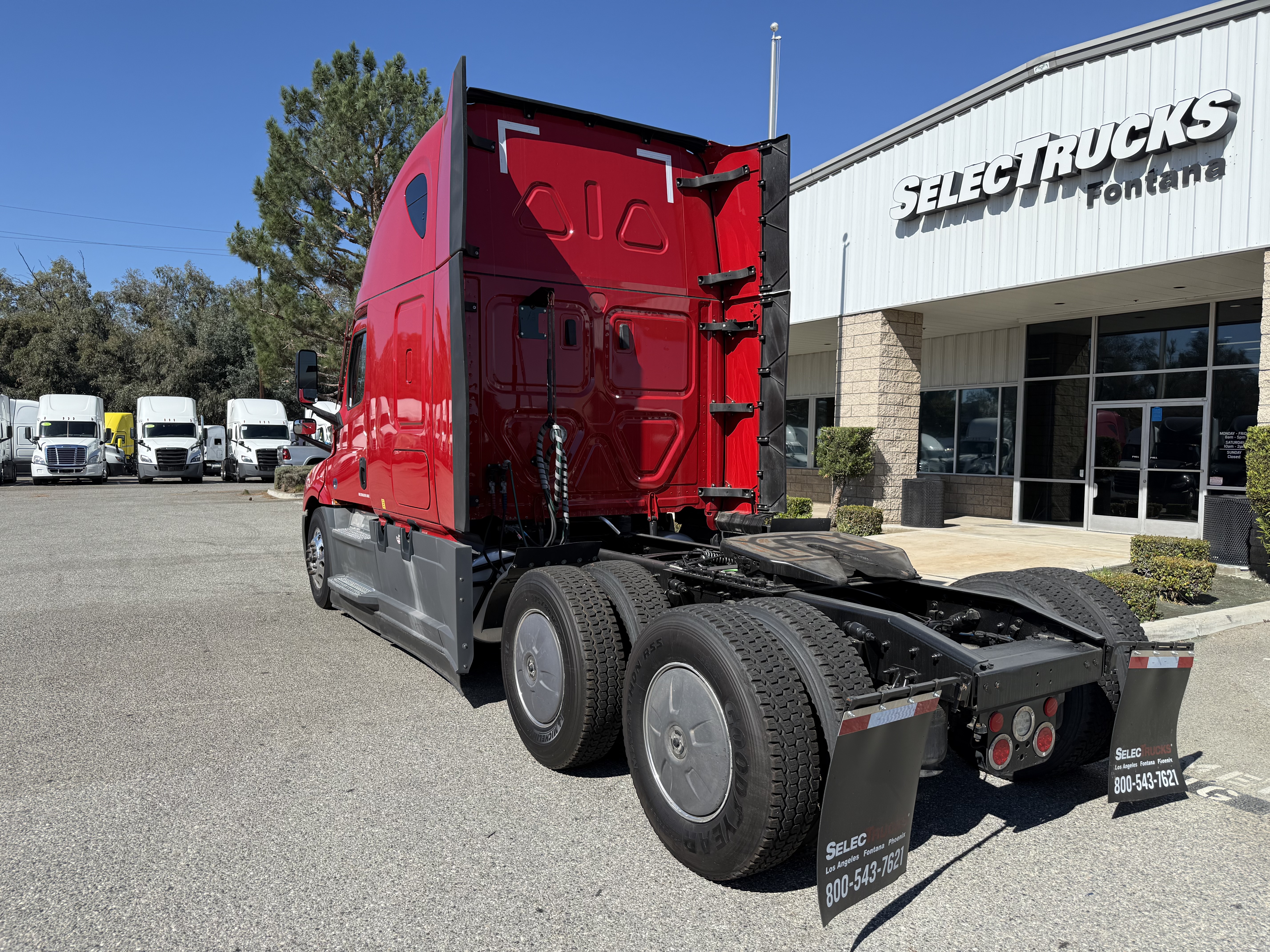 2023 FREIGHTLINER CASCADIA 126SLP - image 4