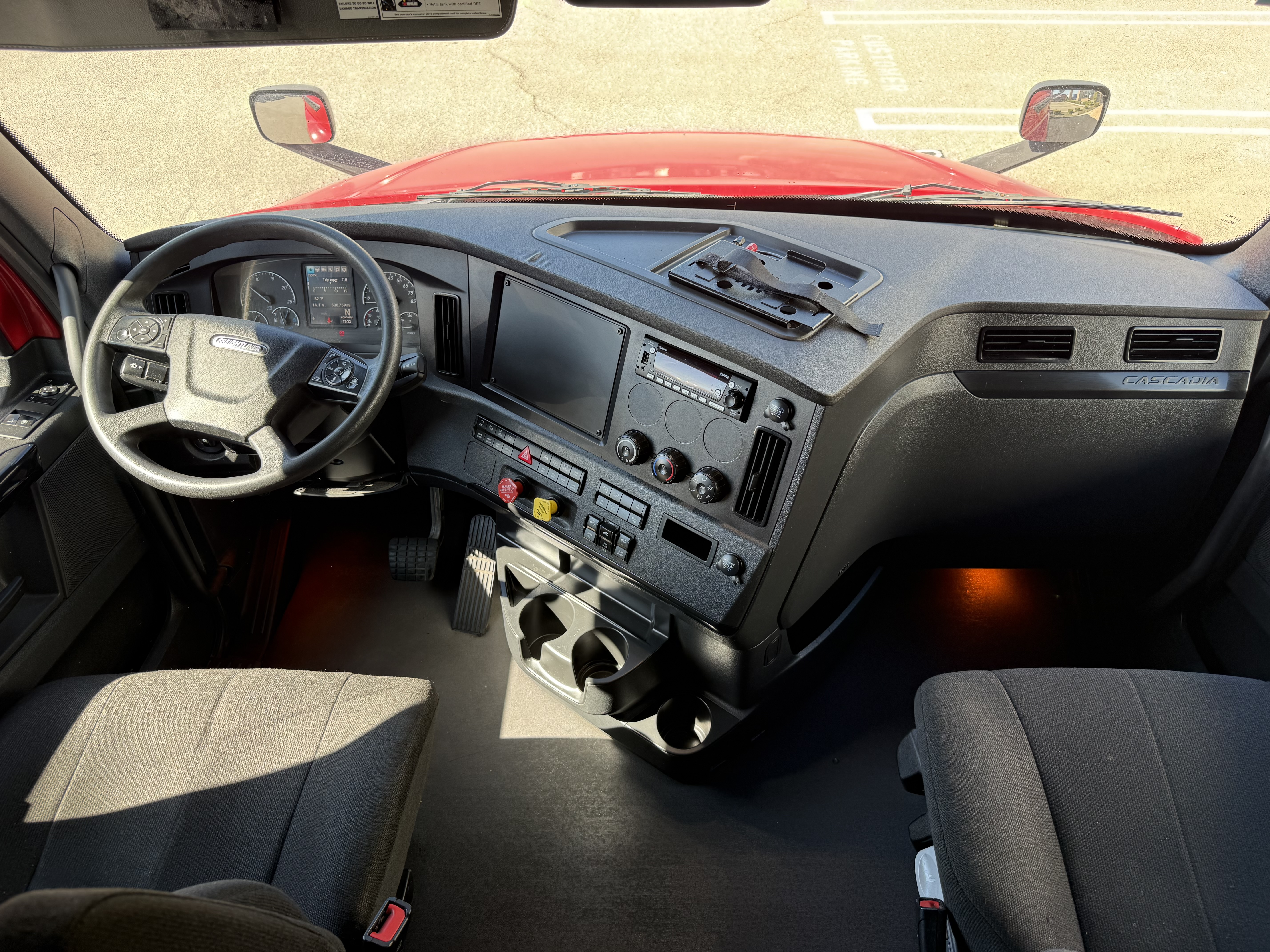 2023 FREIGHTLINER CASCADIA 126SLP - image 17