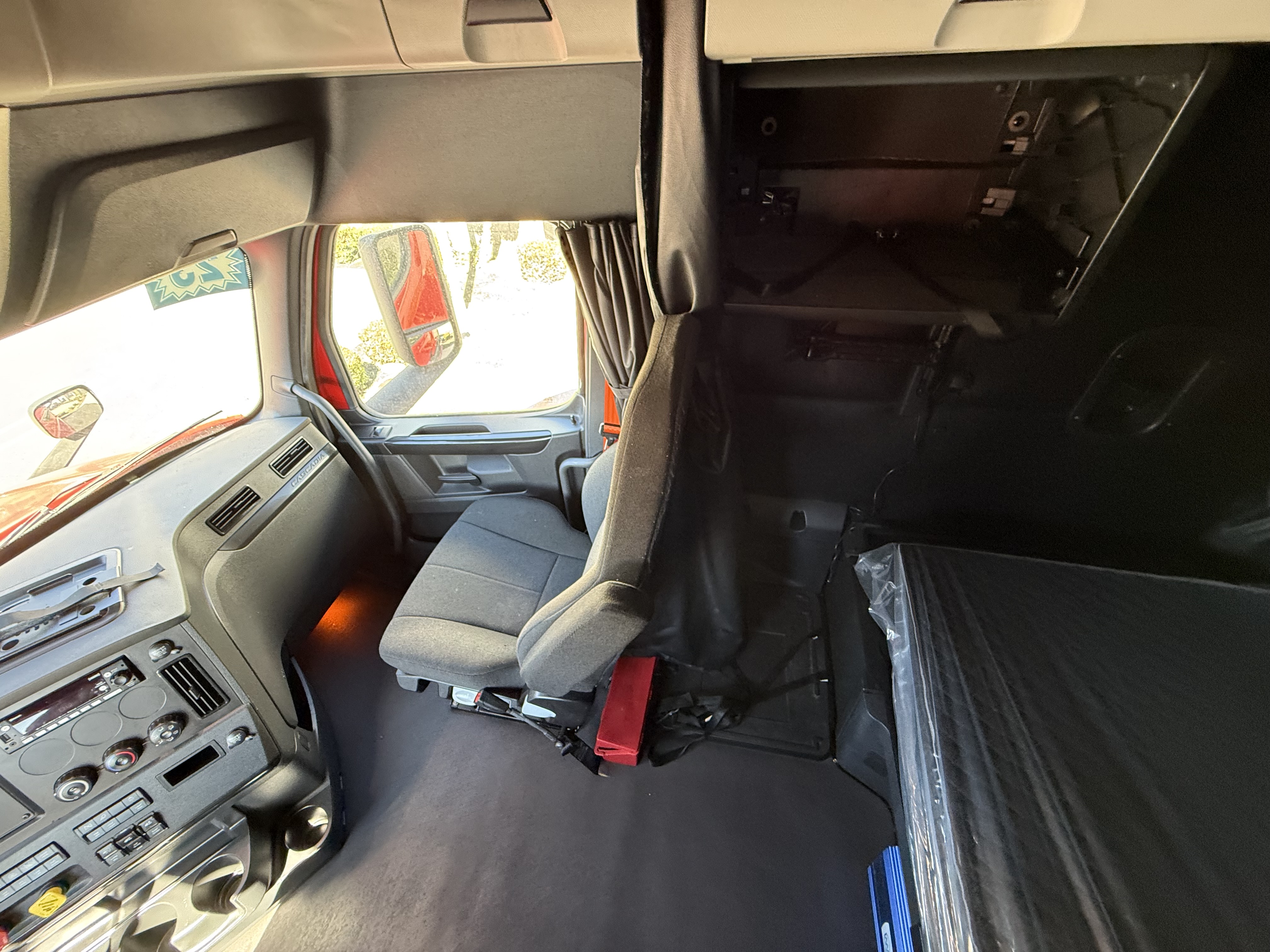 2023 FREIGHTLINER CASCADIA 126SLP - image 18