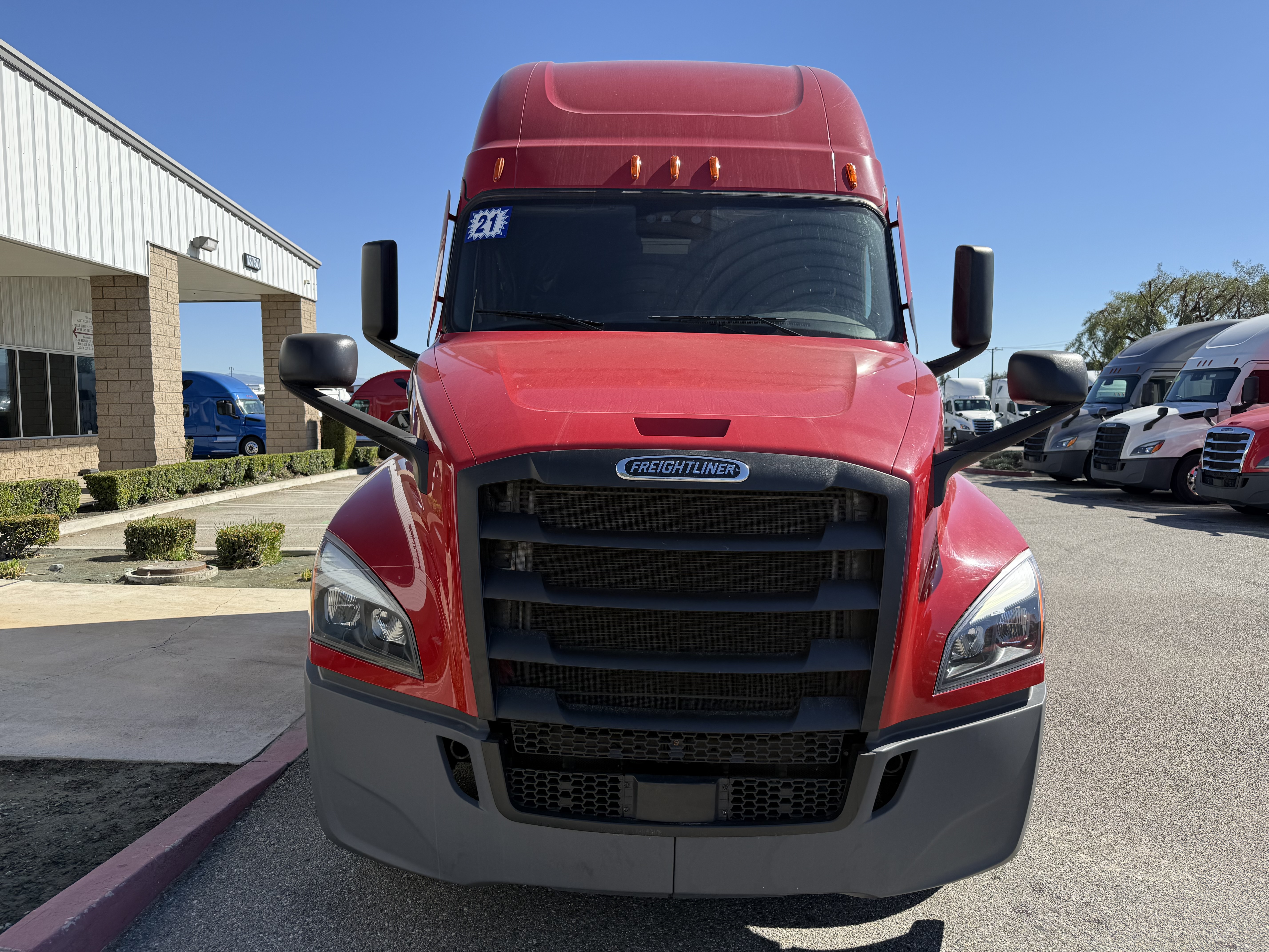 2021 FREIGHTLINER CASCADIA 126SLP - image 2