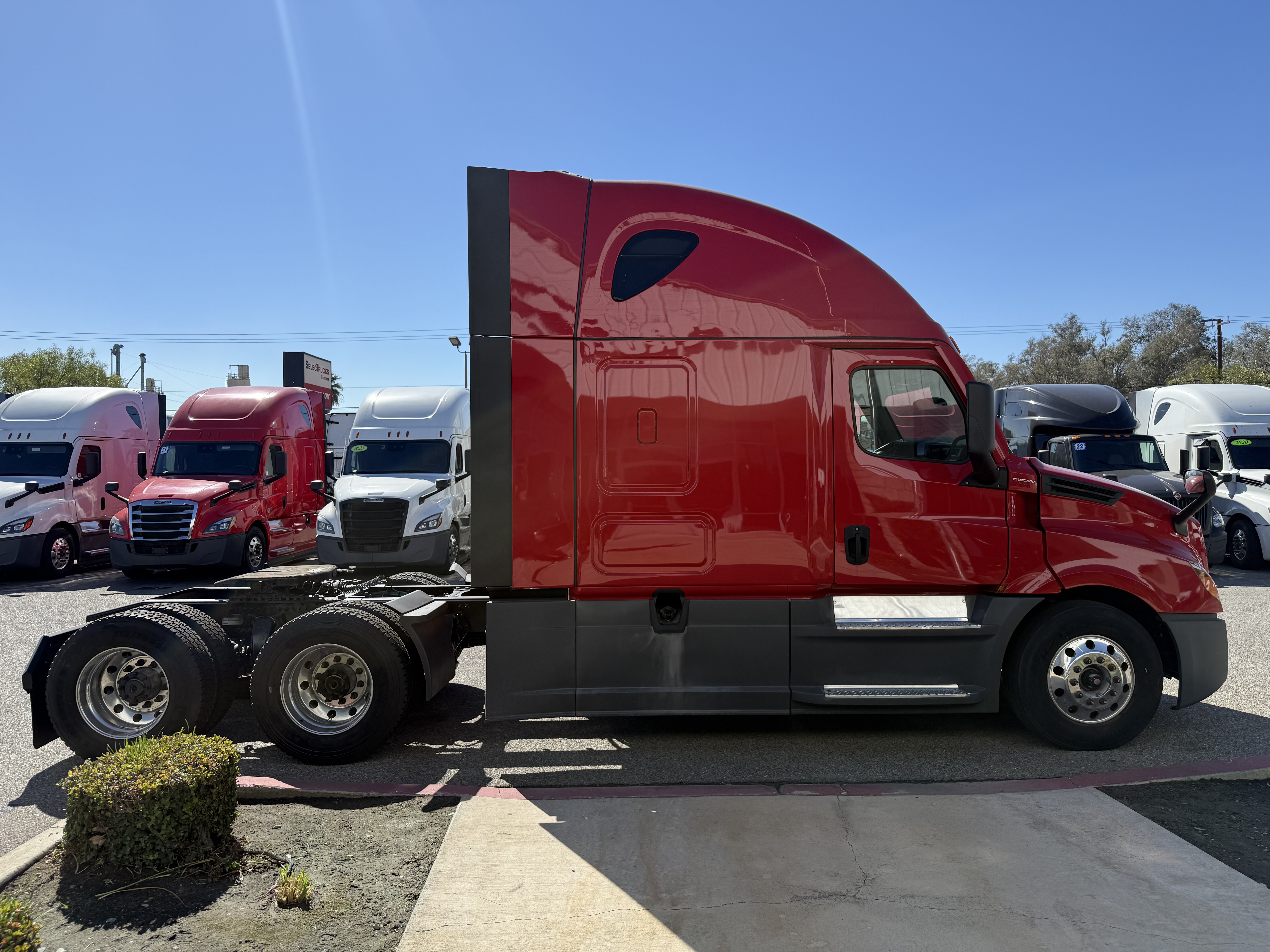 2021 FREIGHTLINER CASCADIA 126SLP - image 8