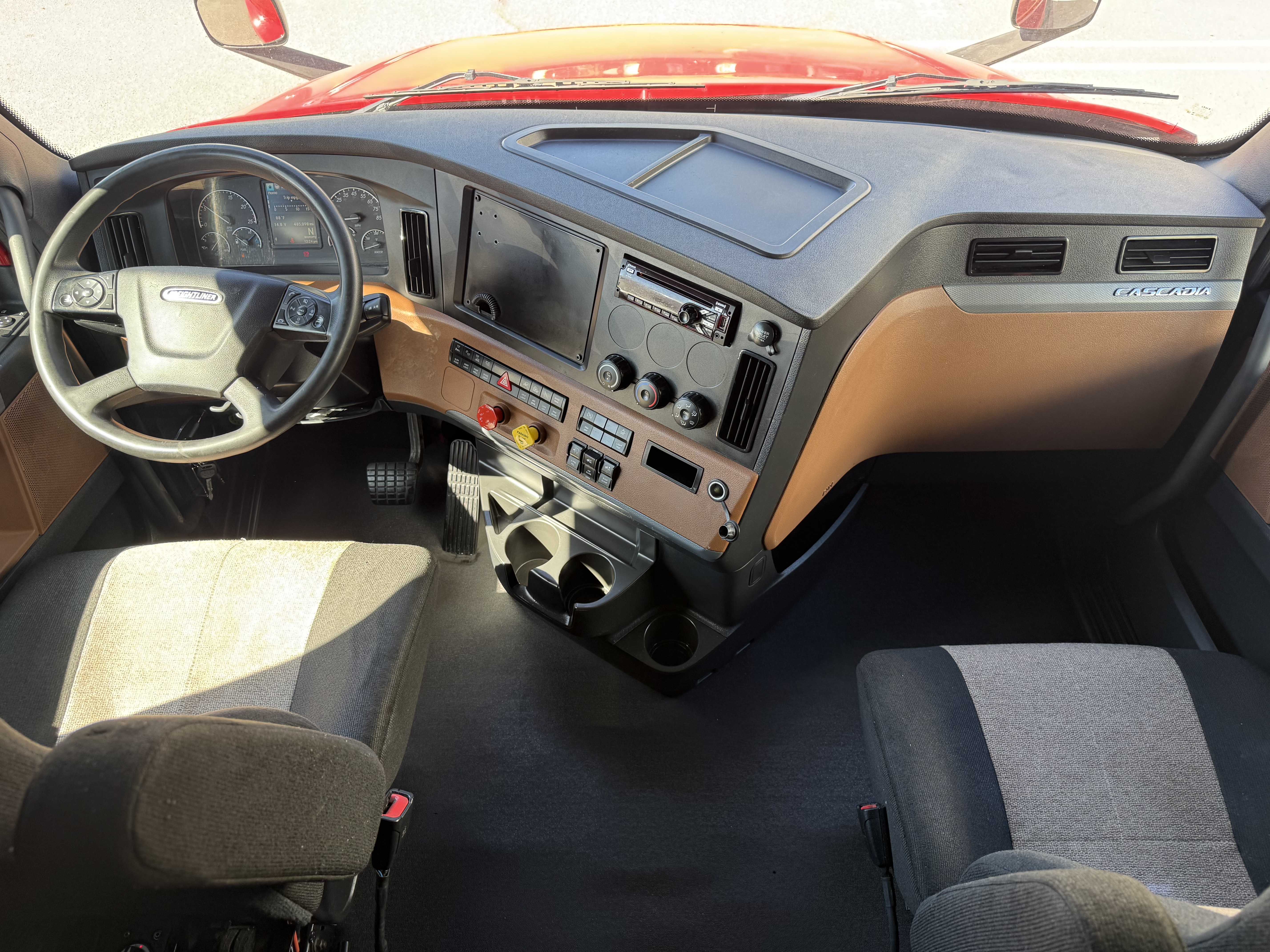 2021 FREIGHTLINER CASCADIA 126SLP - image 16