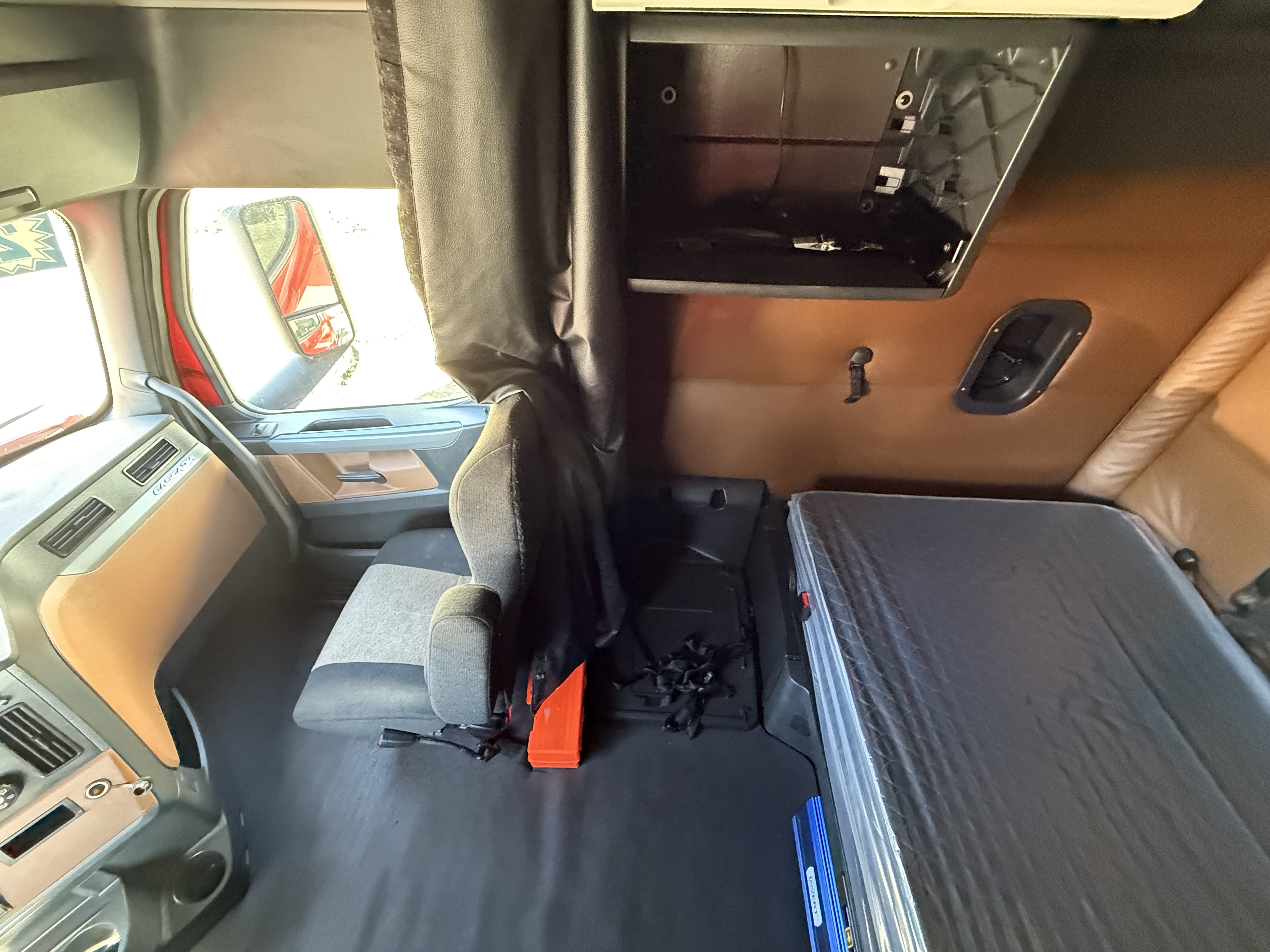 2021 FREIGHTLINER CASCADIA 126SLP - image 18