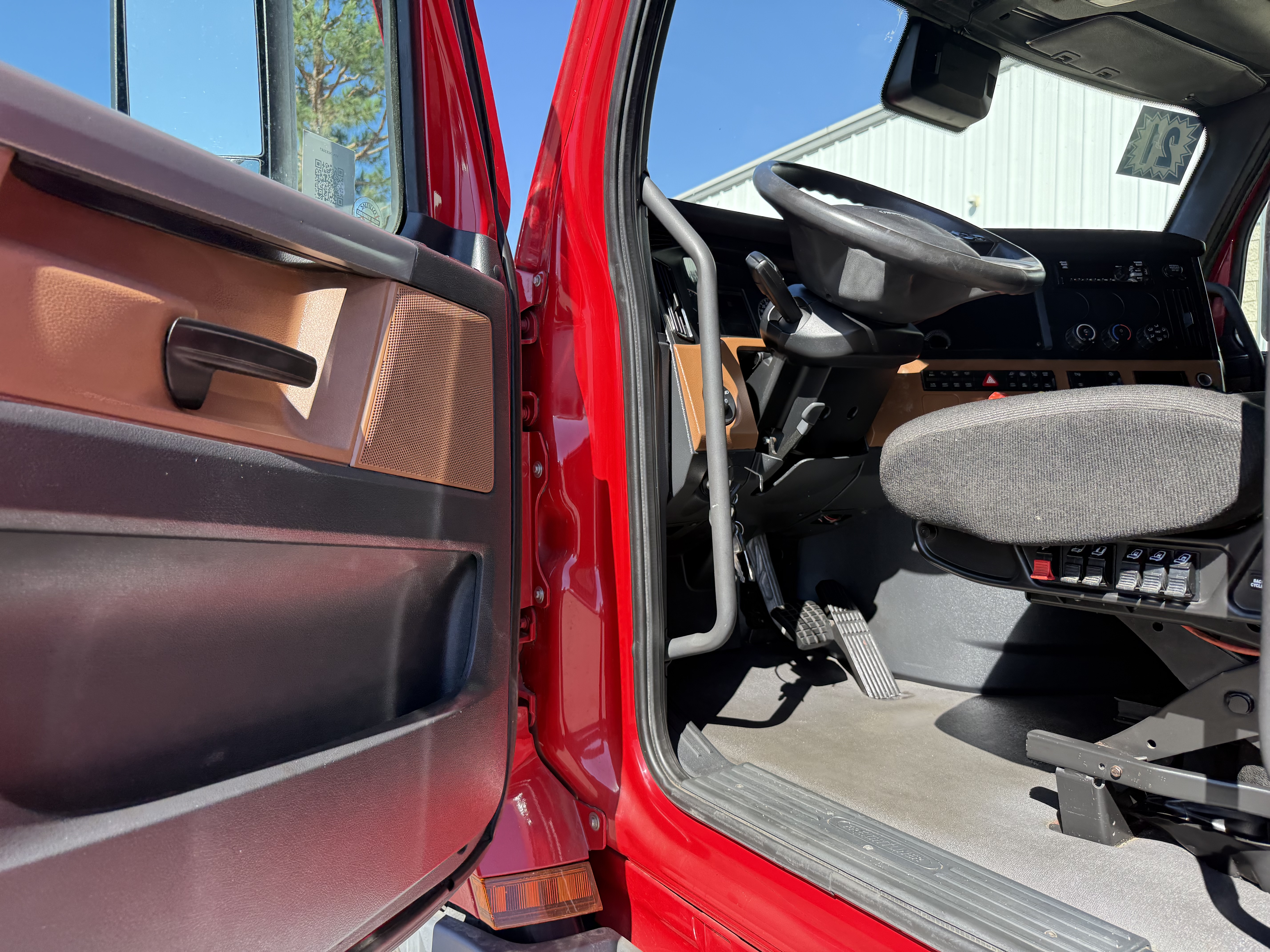 2021 FREIGHTLINER CASCADIA 126SLP - image 19