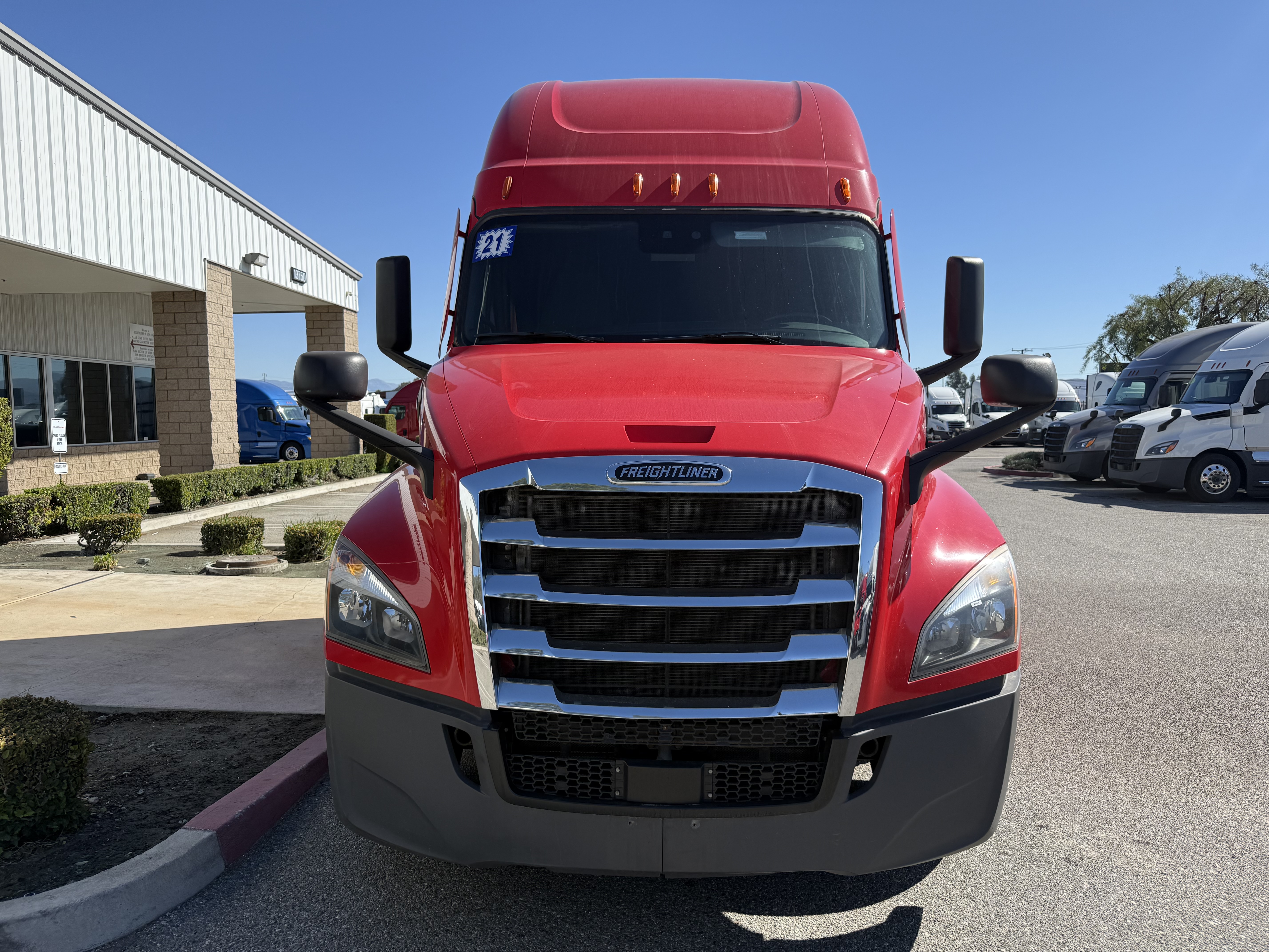 2021 FREIGHTLINER CASCADIA 126SLP - image 2