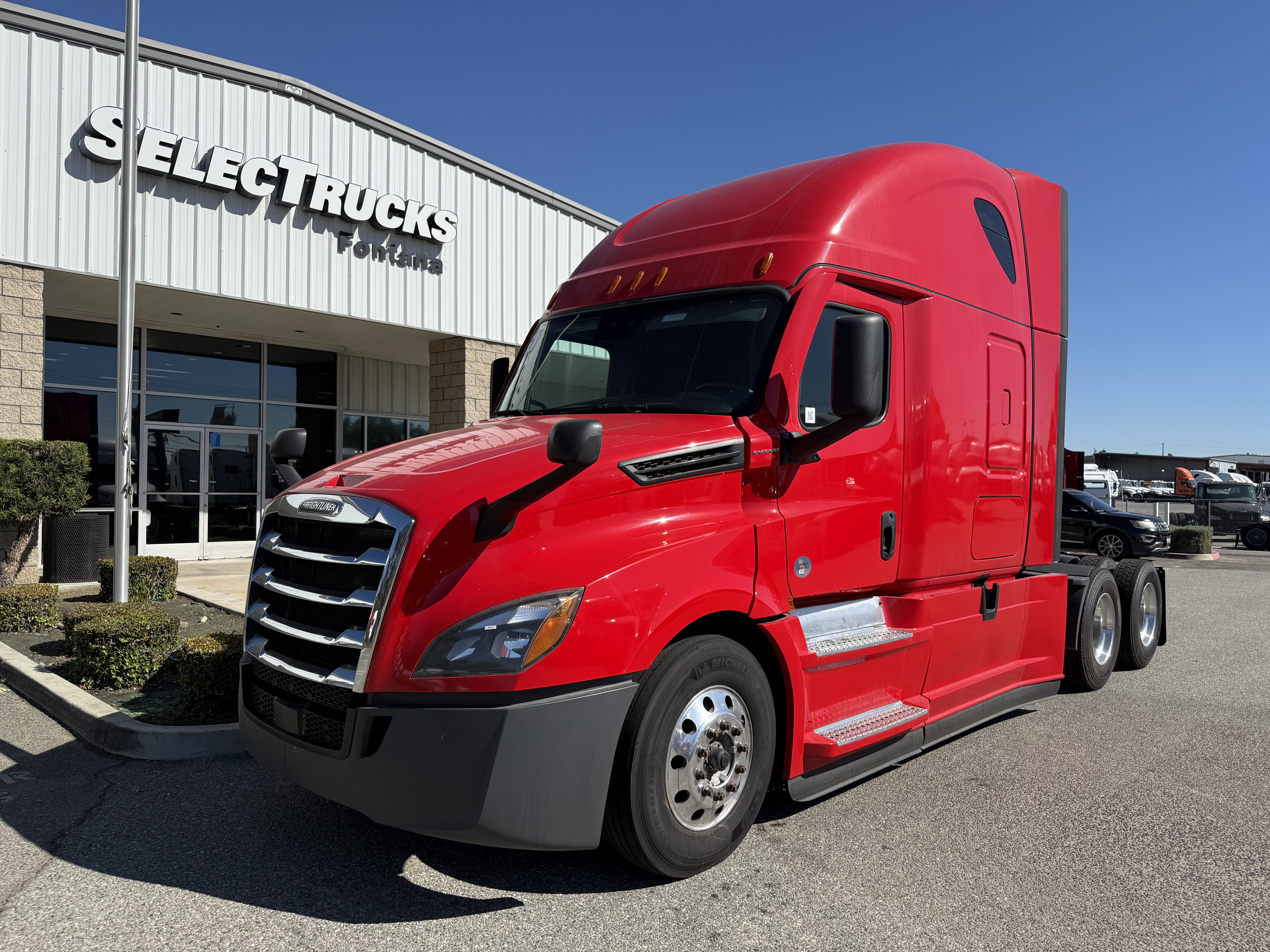 2021 FREIGHTLINER CASCADIA 126SLP - image 1
