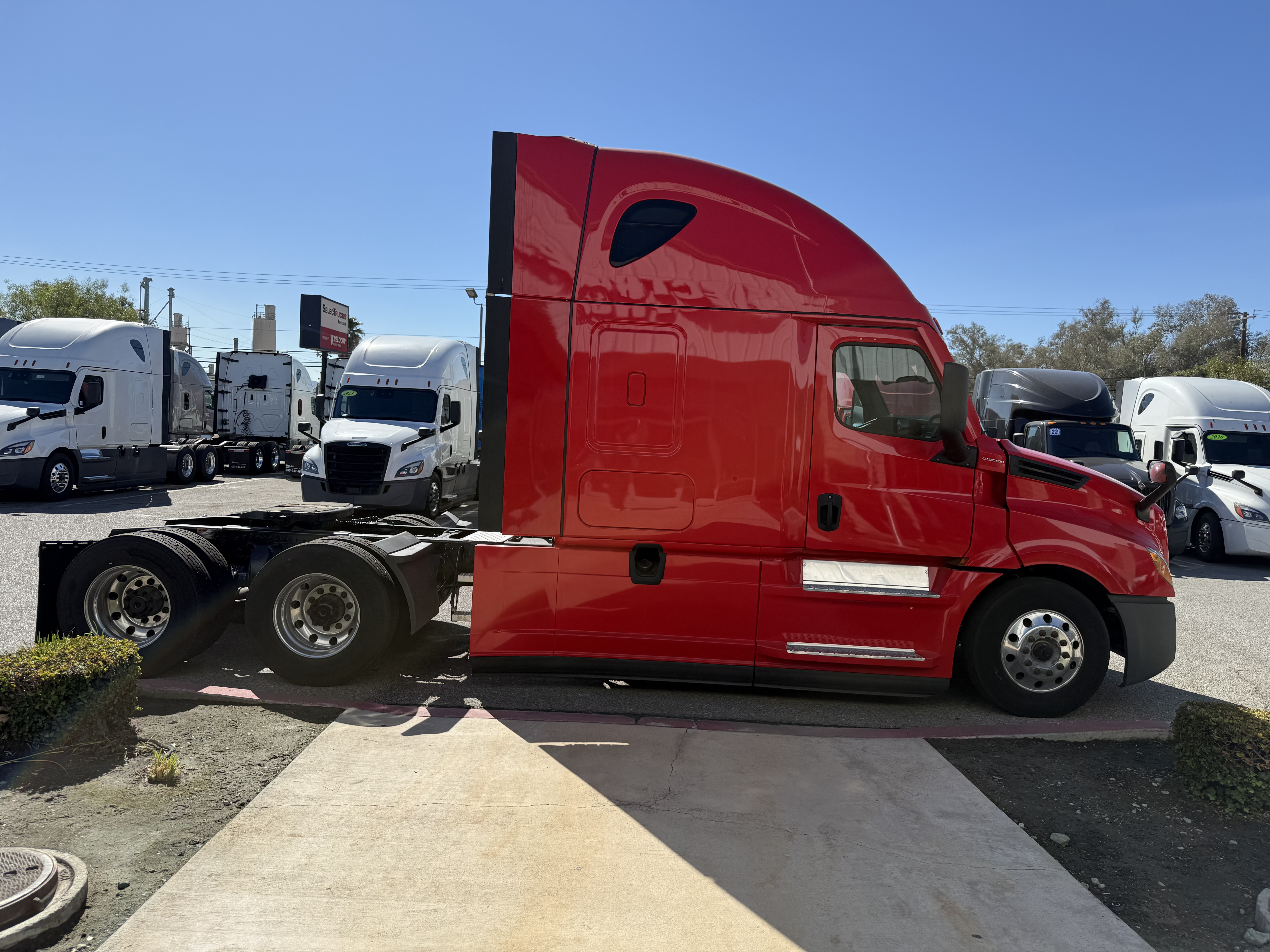 2021 FREIGHTLINER CASCADIA 126SLP - image 8