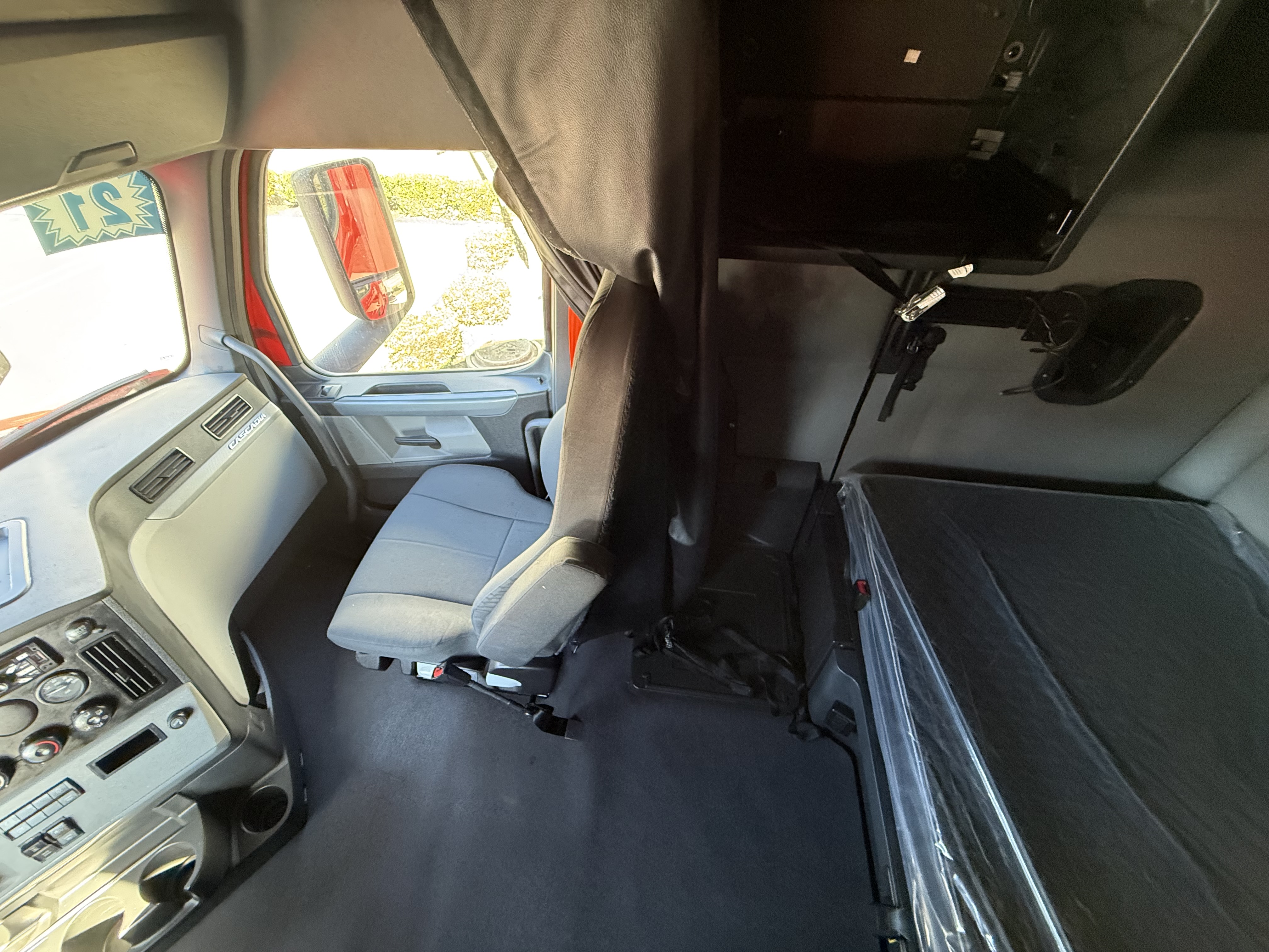 2021 FREIGHTLINER CASCADIA 126SLP - image 18