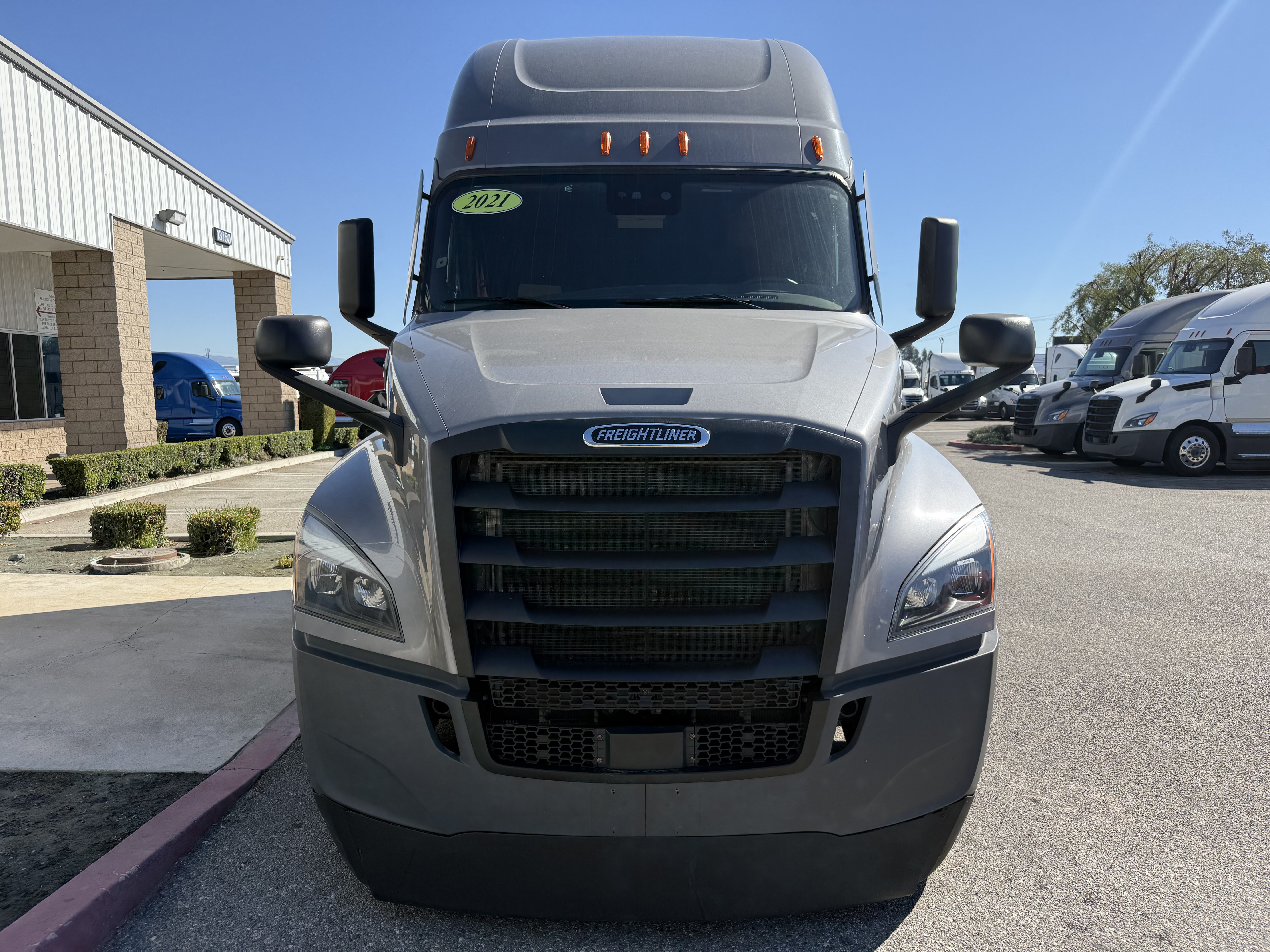 2021 FREIGHTLINER CASCADIA 126SLP - image 2