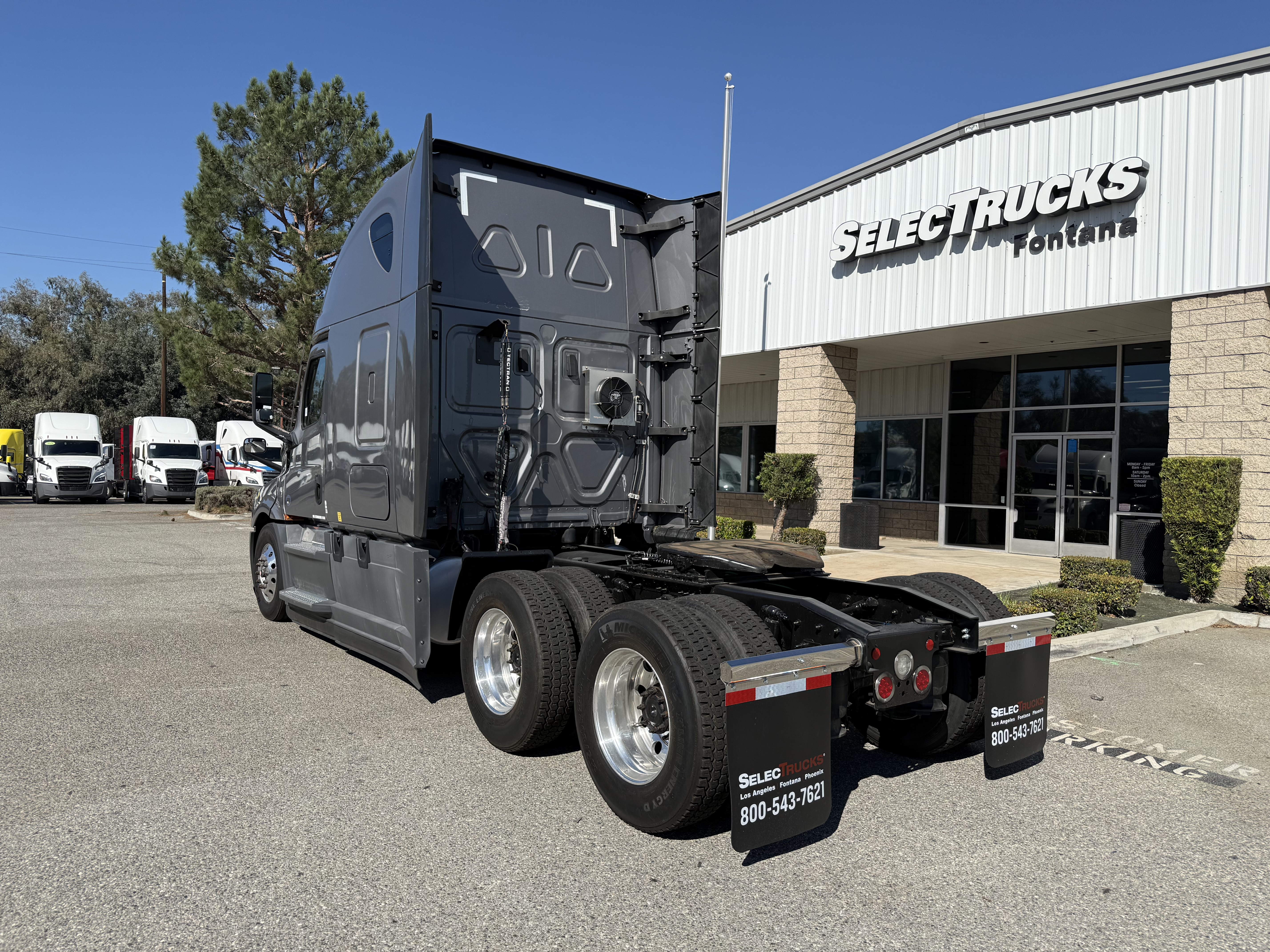 2021 FREIGHTLINER CASCADIA 126SLP - image 4