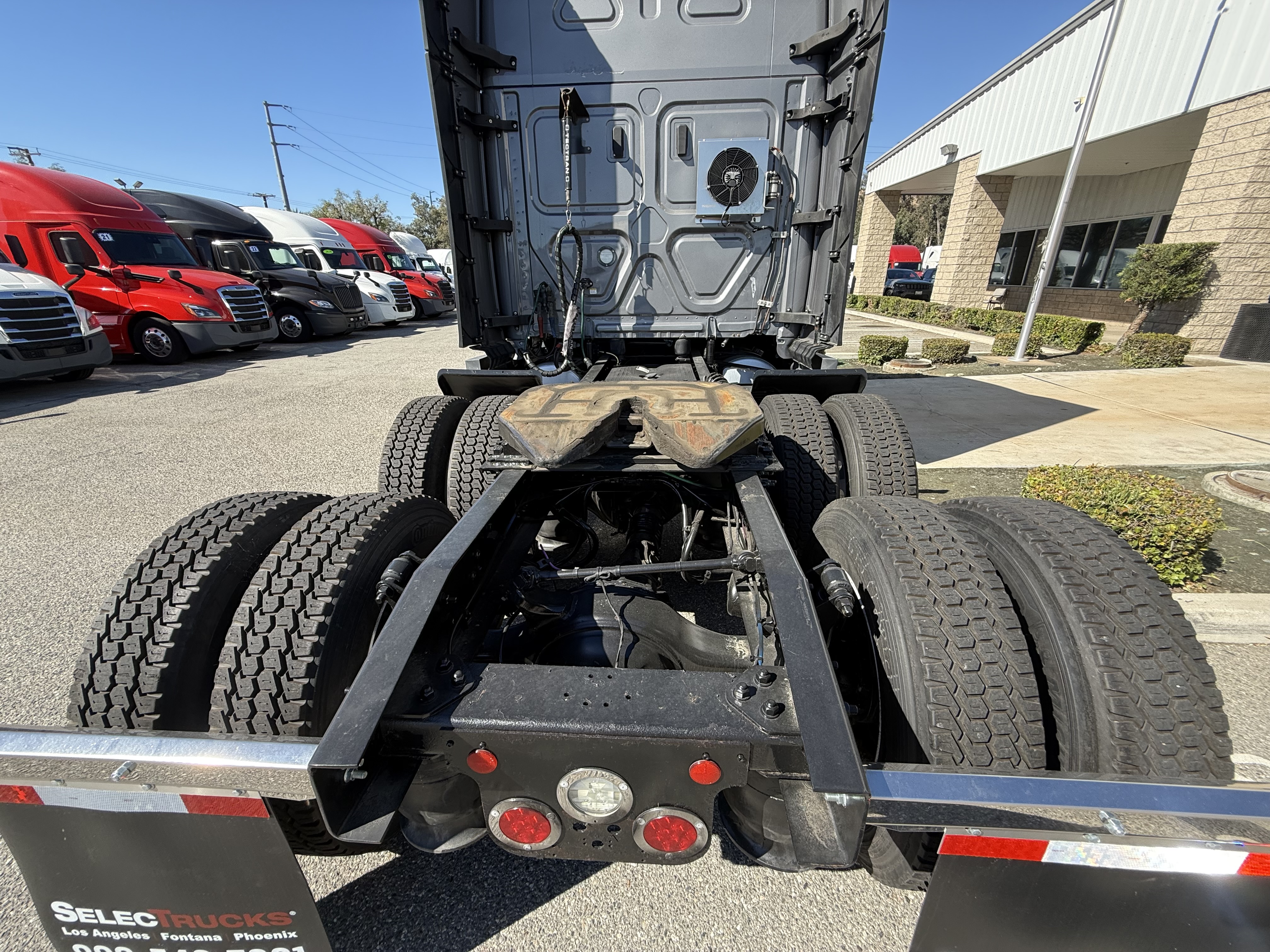 2021 FREIGHTLINER CASCADIA 126SLP - image 6