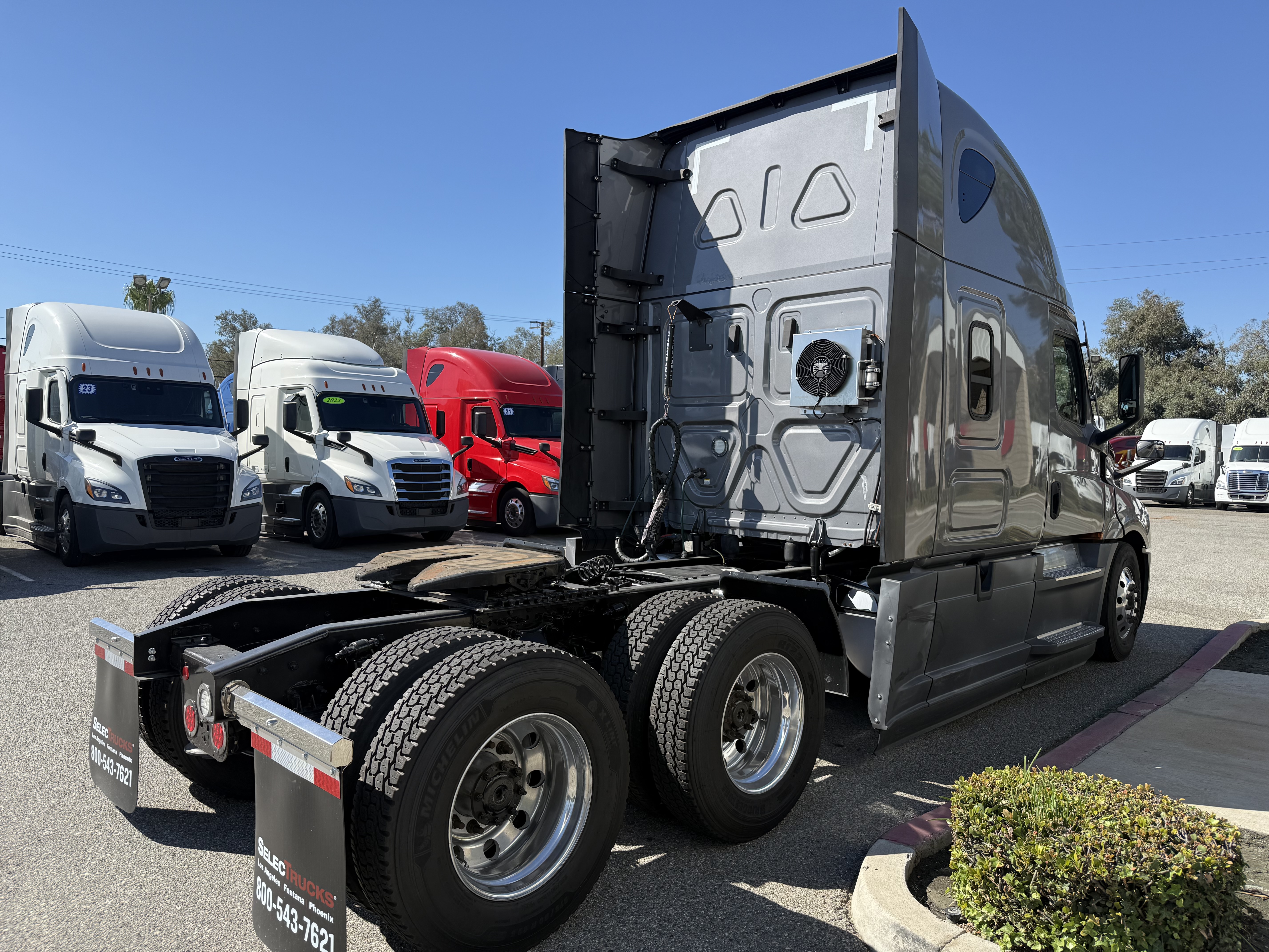 2021 FREIGHTLINER CASCADIA 126SLP - image 8
