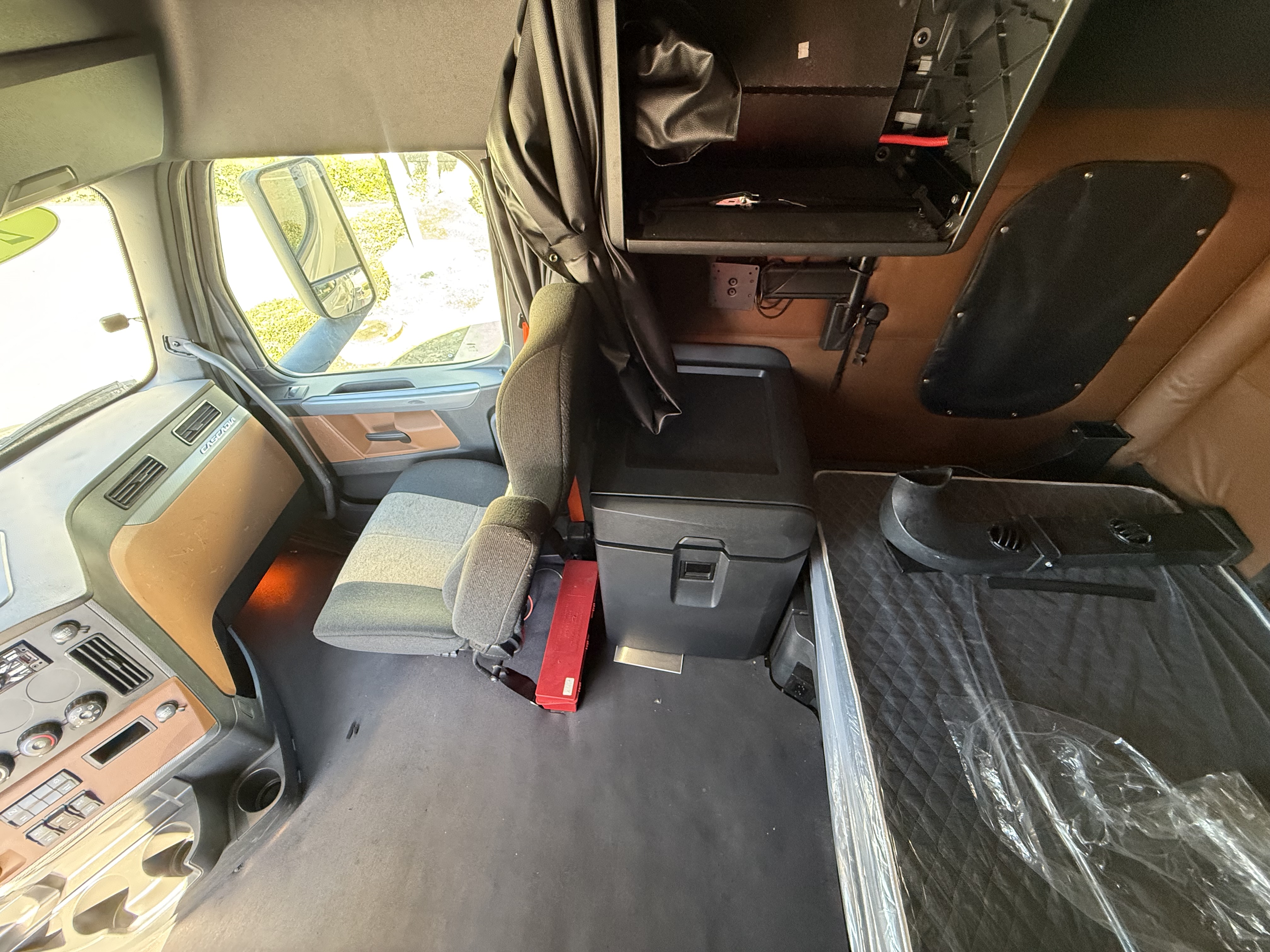 2021 FREIGHTLINER CASCADIA 126SLP - image 17