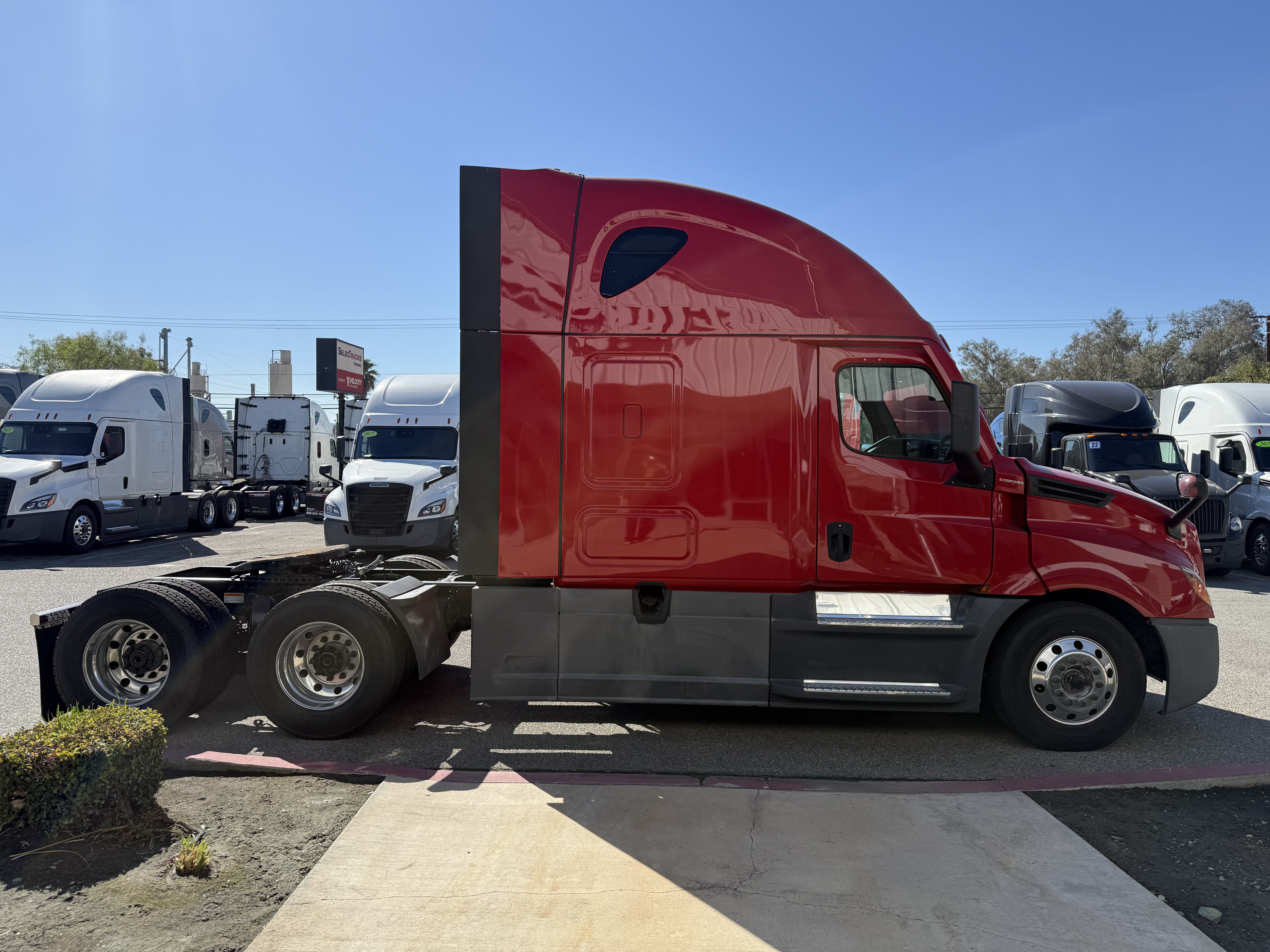 2021 FREIGHTLINER CASCADIA 126SLP - image 8