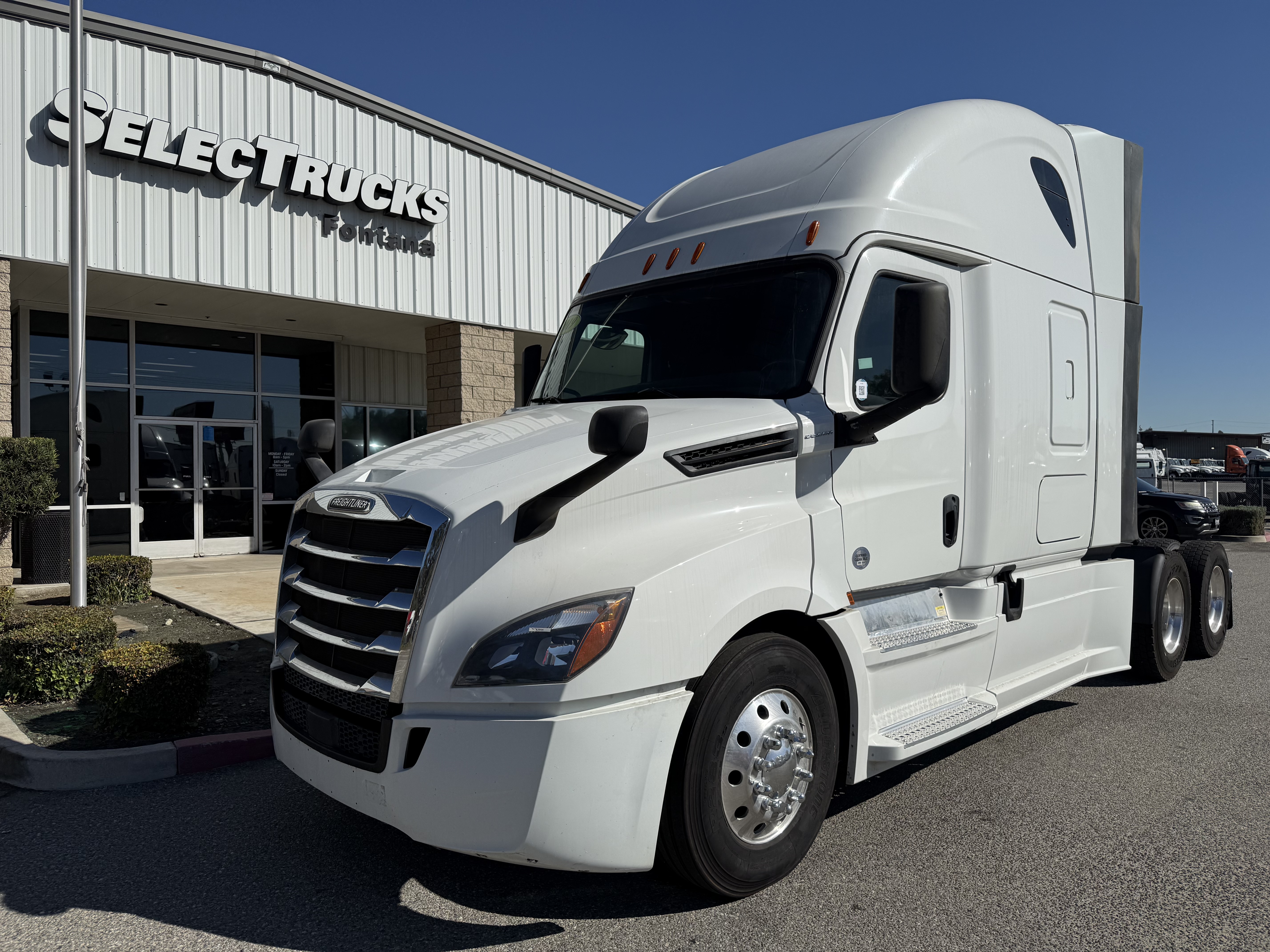 2019 FREIGHTLINER CASCADIA 126SLP - image 1