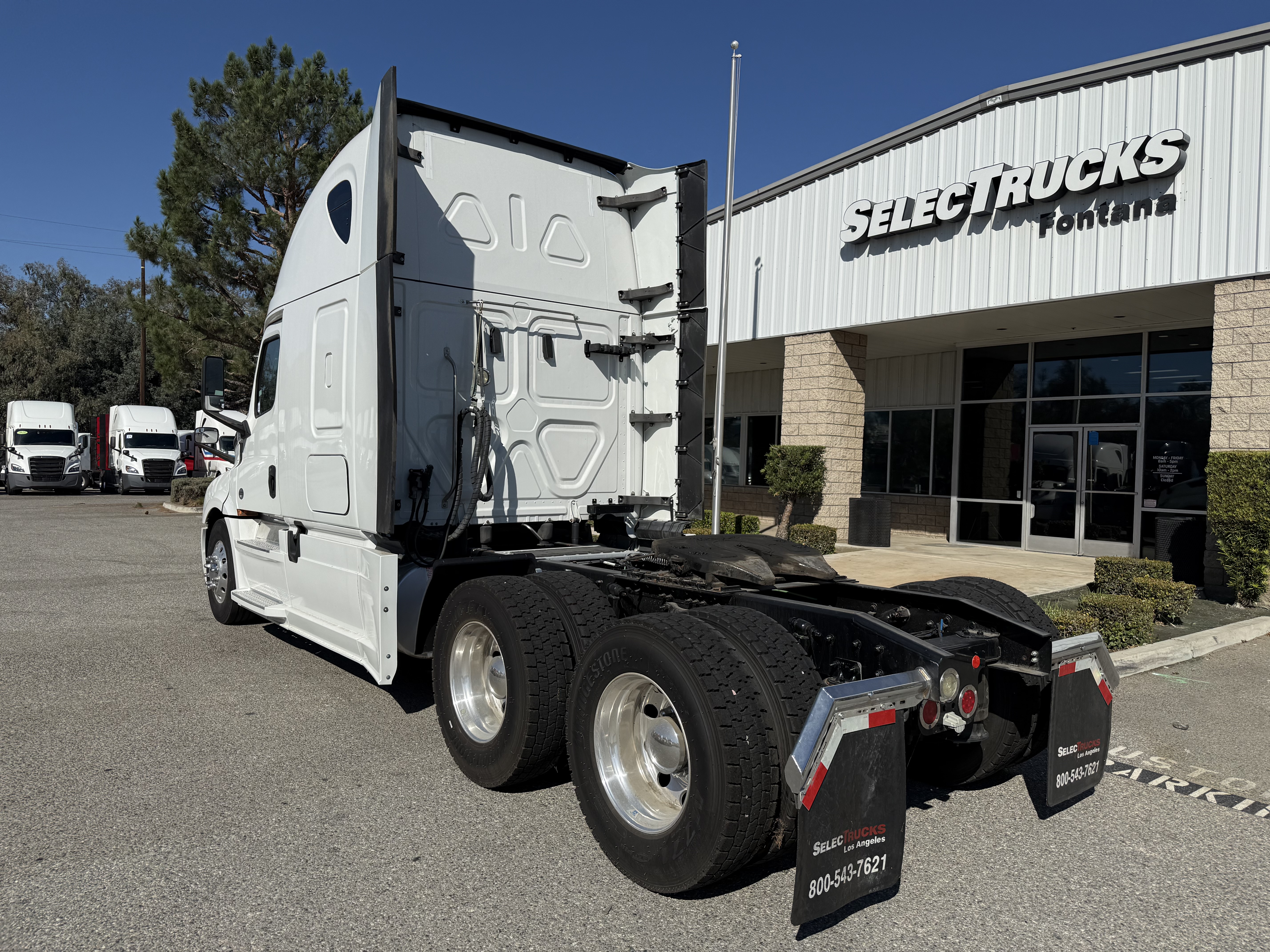 2019 FREIGHTLINER CASCADIA 126SLP - image 4