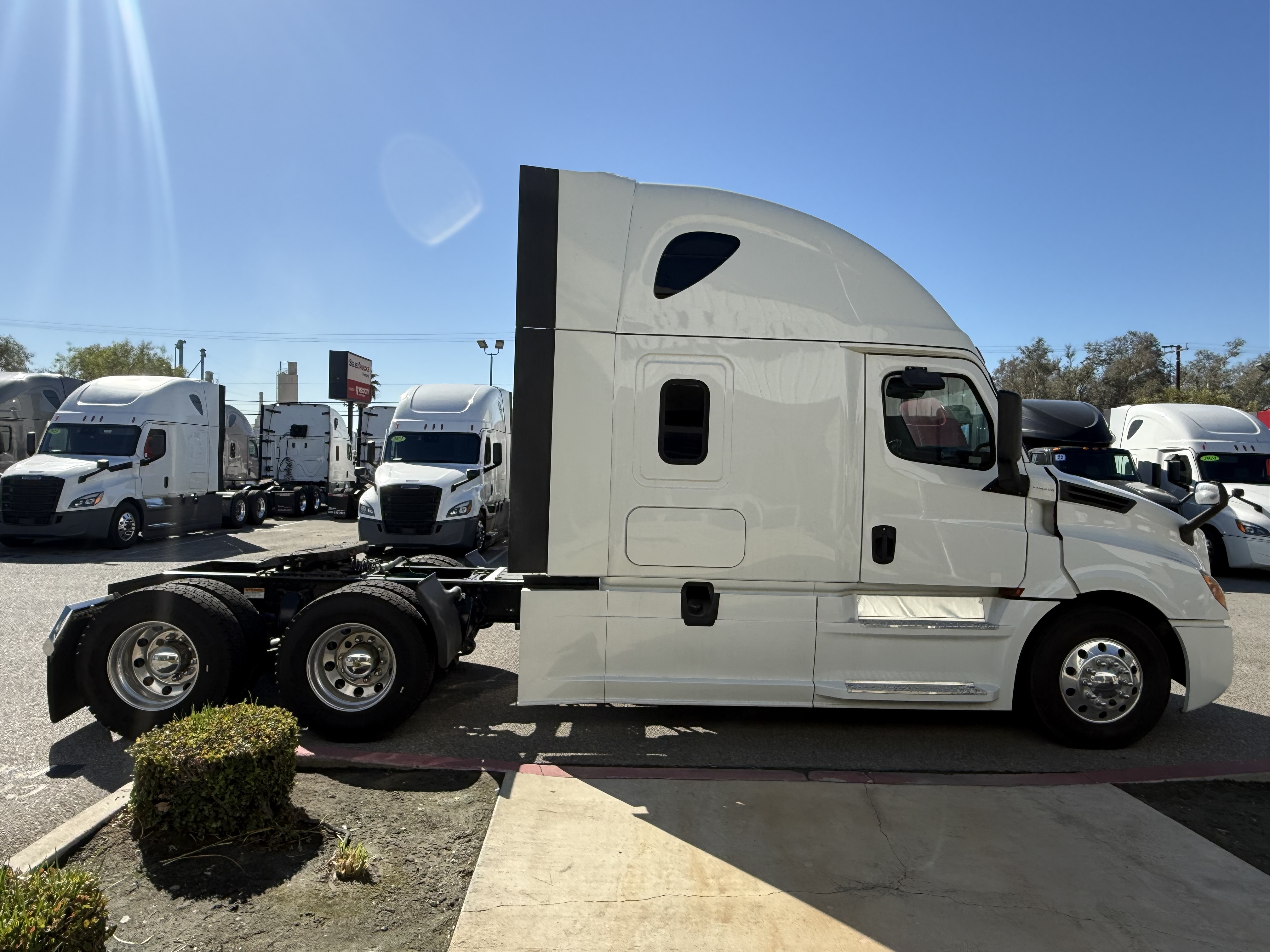 2019 FREIGHTLINER CASCADIA 126SLP - image 7