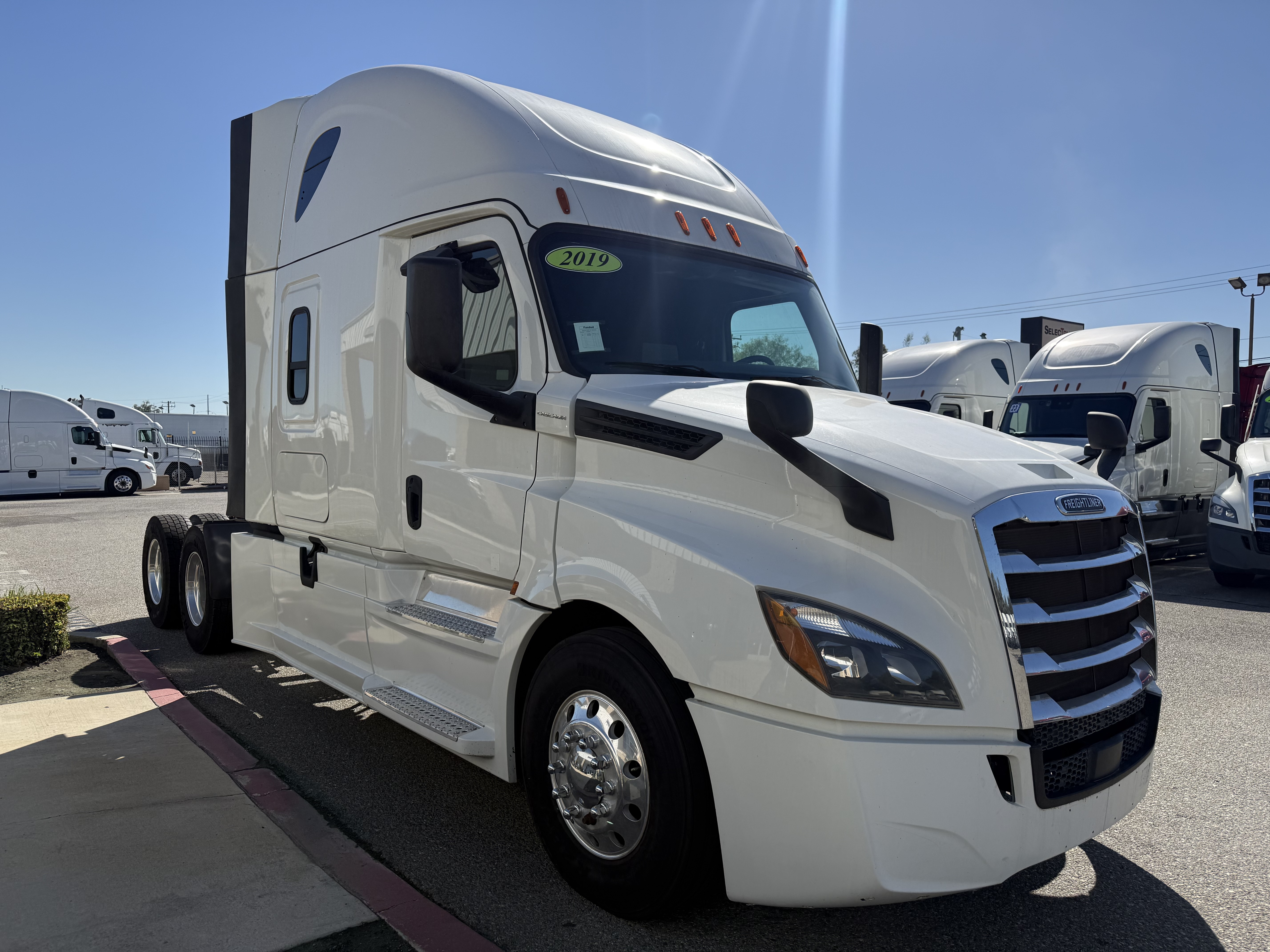 2019 FREIGHTLINER CASCADIA 126SLP - image 9
