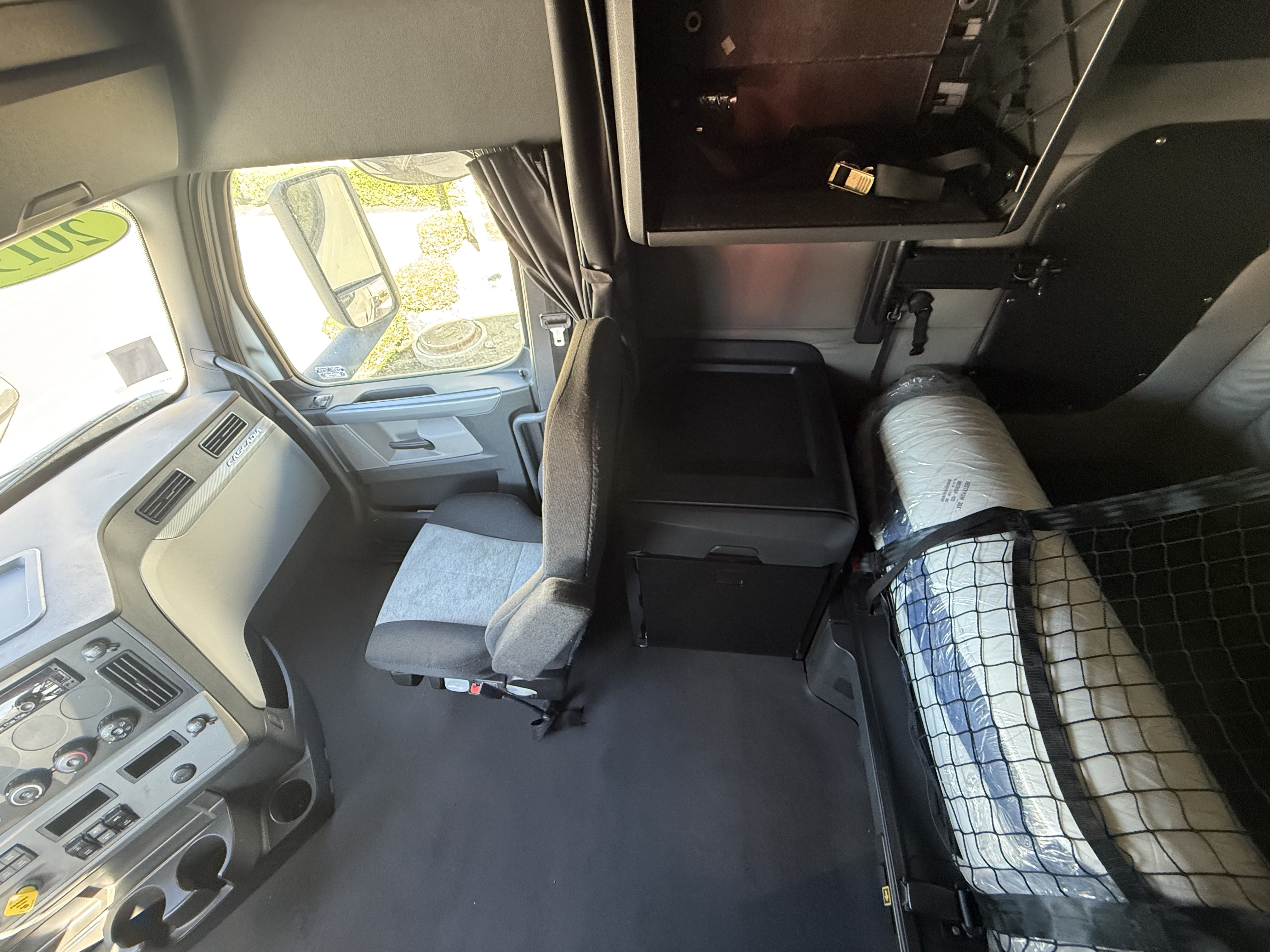 2019 FREIGHTLINER CASCADIA 126SLP - image 18