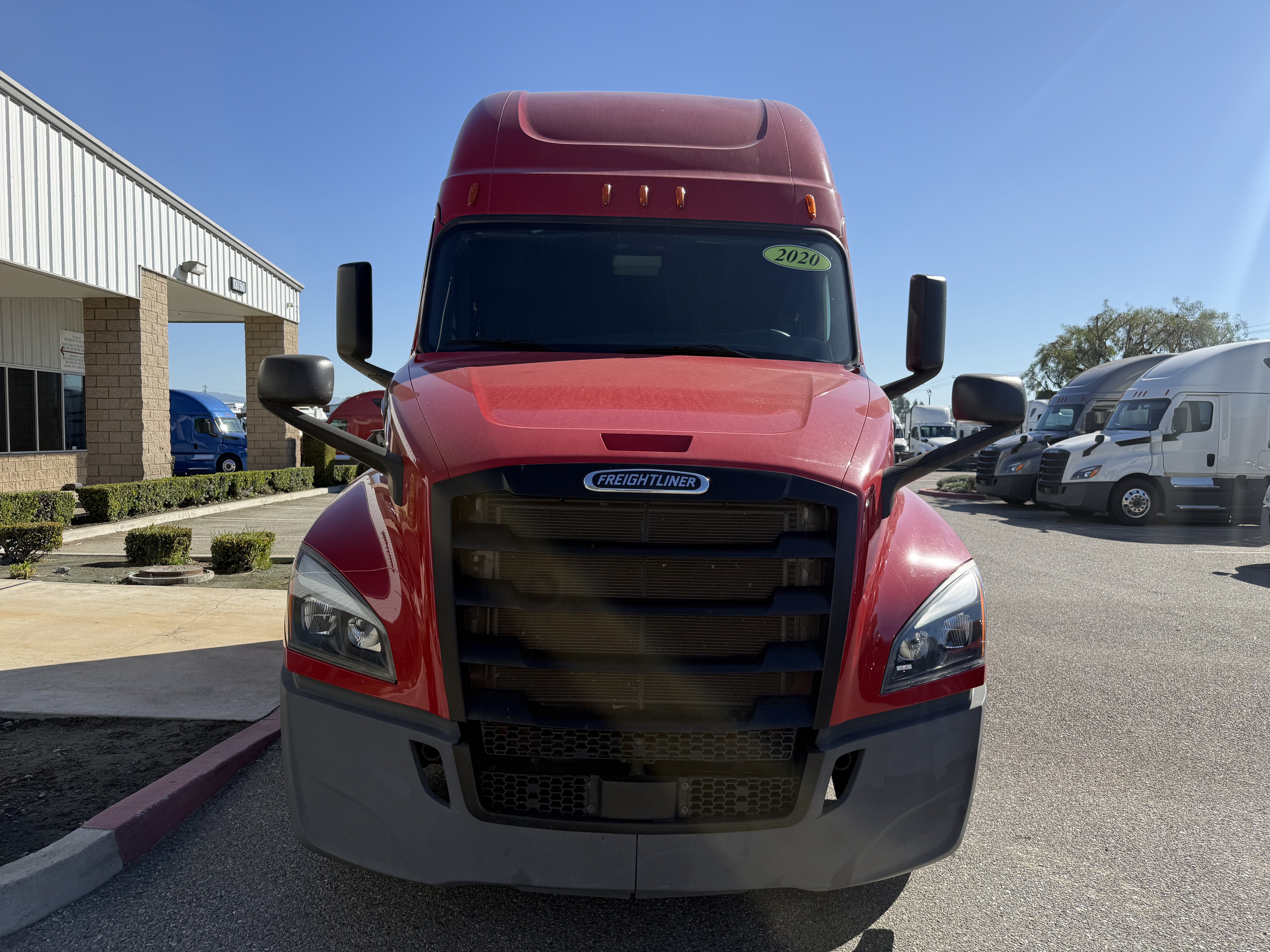 2020 FREIGHTLINER CASCADIA 126SLP - image 2