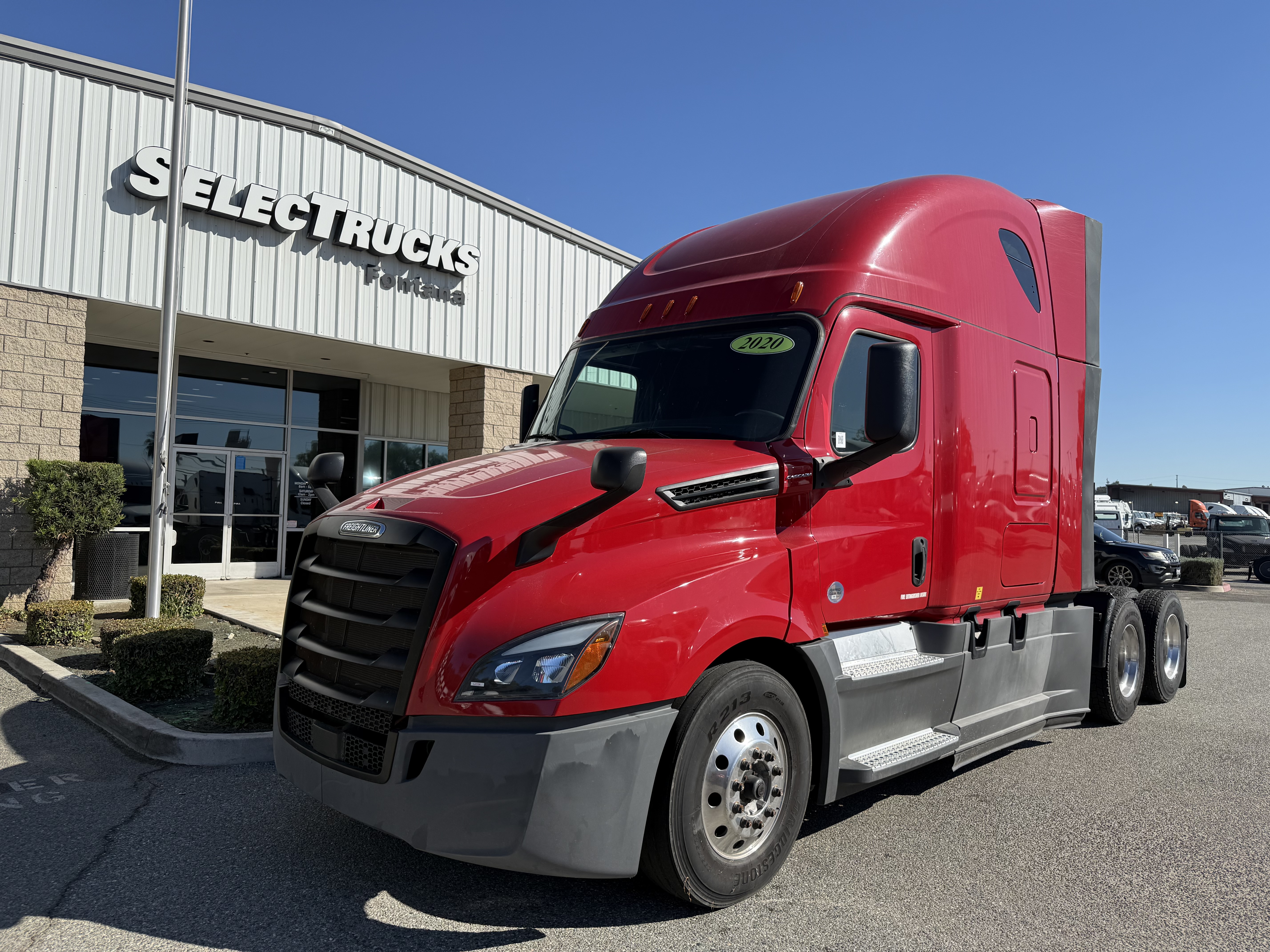 2020 FREIGHTLINER CASCADIA 126SLP - image 1