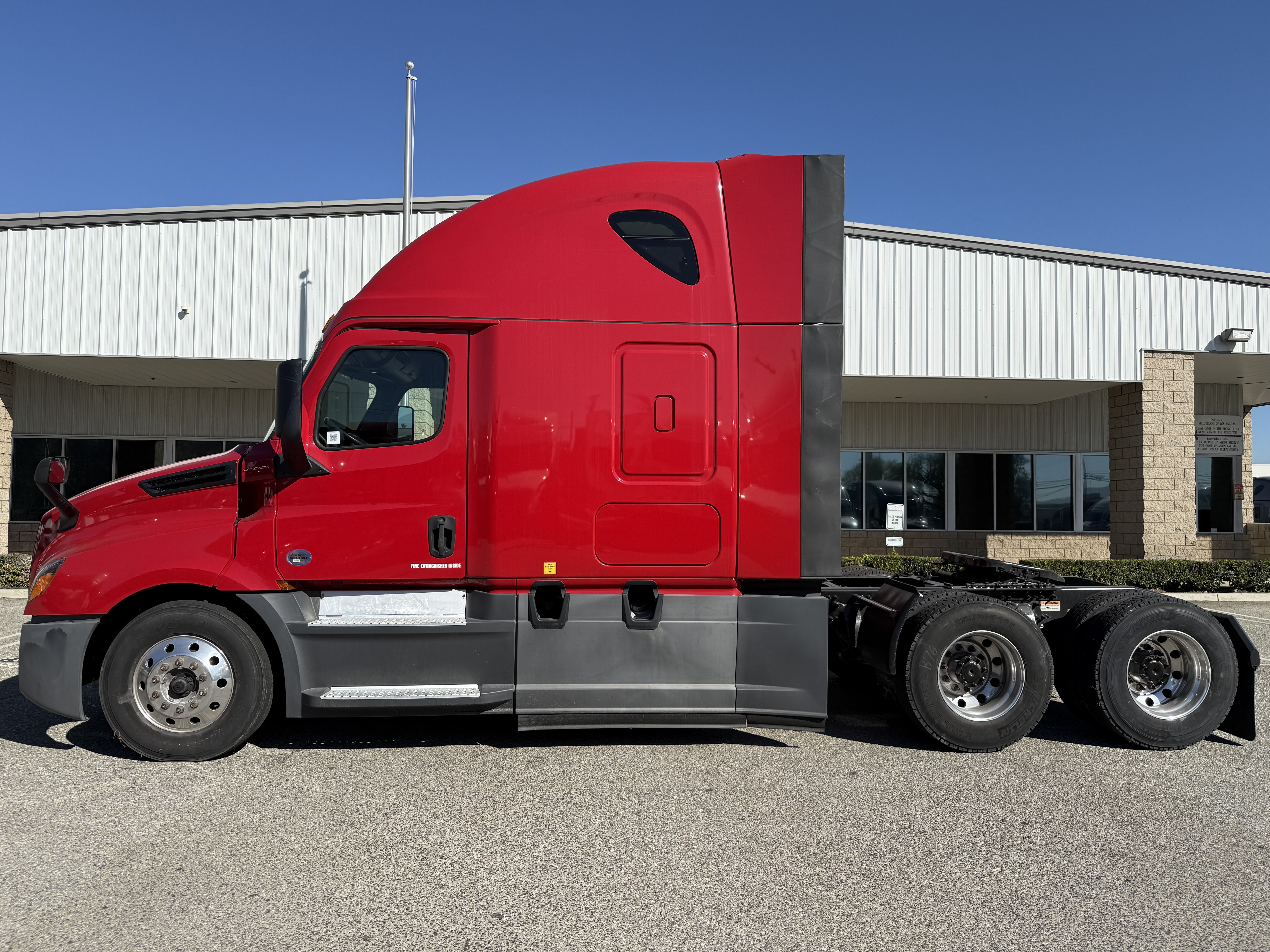 2020 FREIGHTLINER CASCADIA 126SLP - image 3