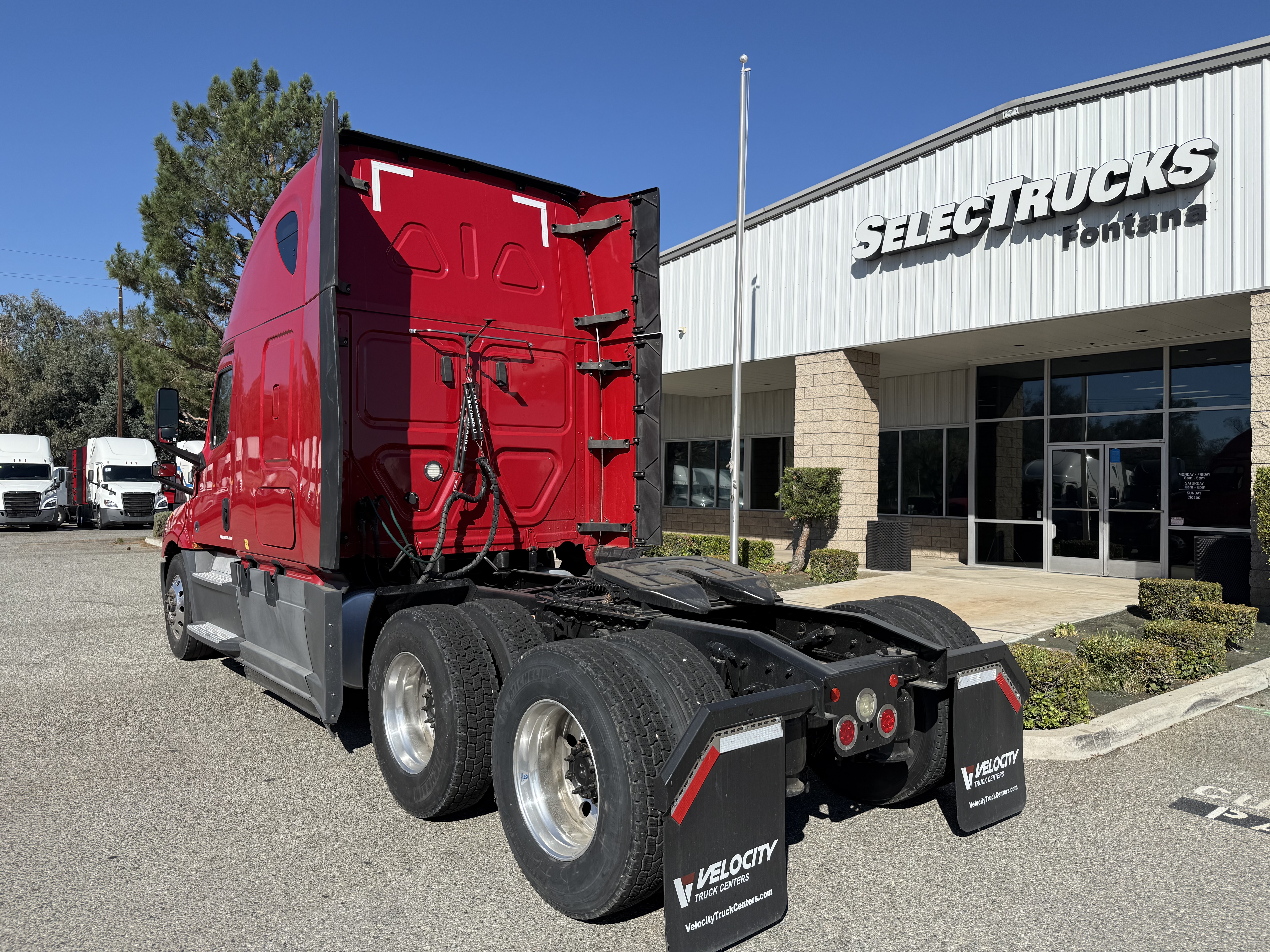 2020 FREIGHTLINER CASCADIA 126SLP - image 4