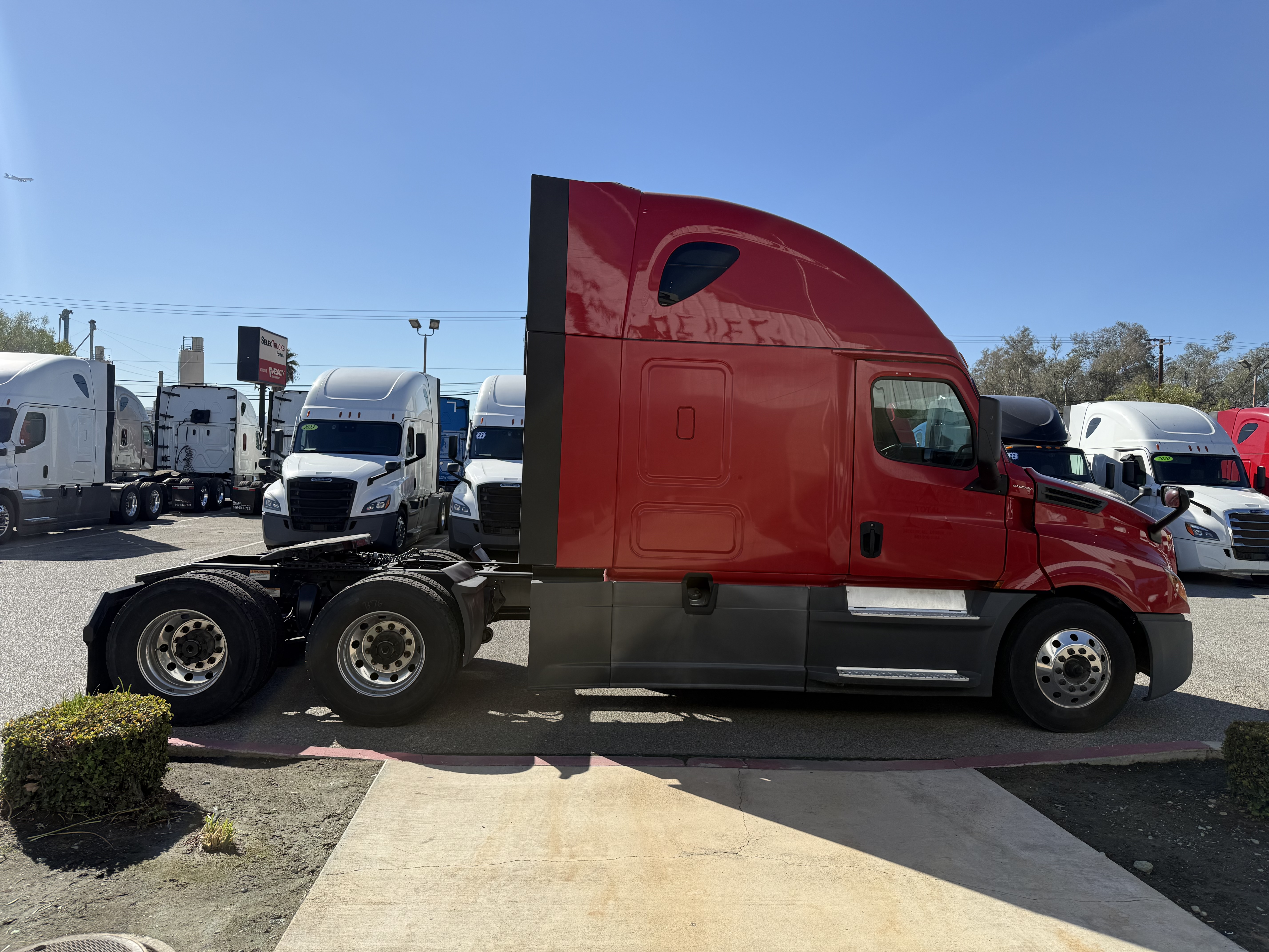 2020 FREIGHTLINER CASCADIA 126SLP - image 7