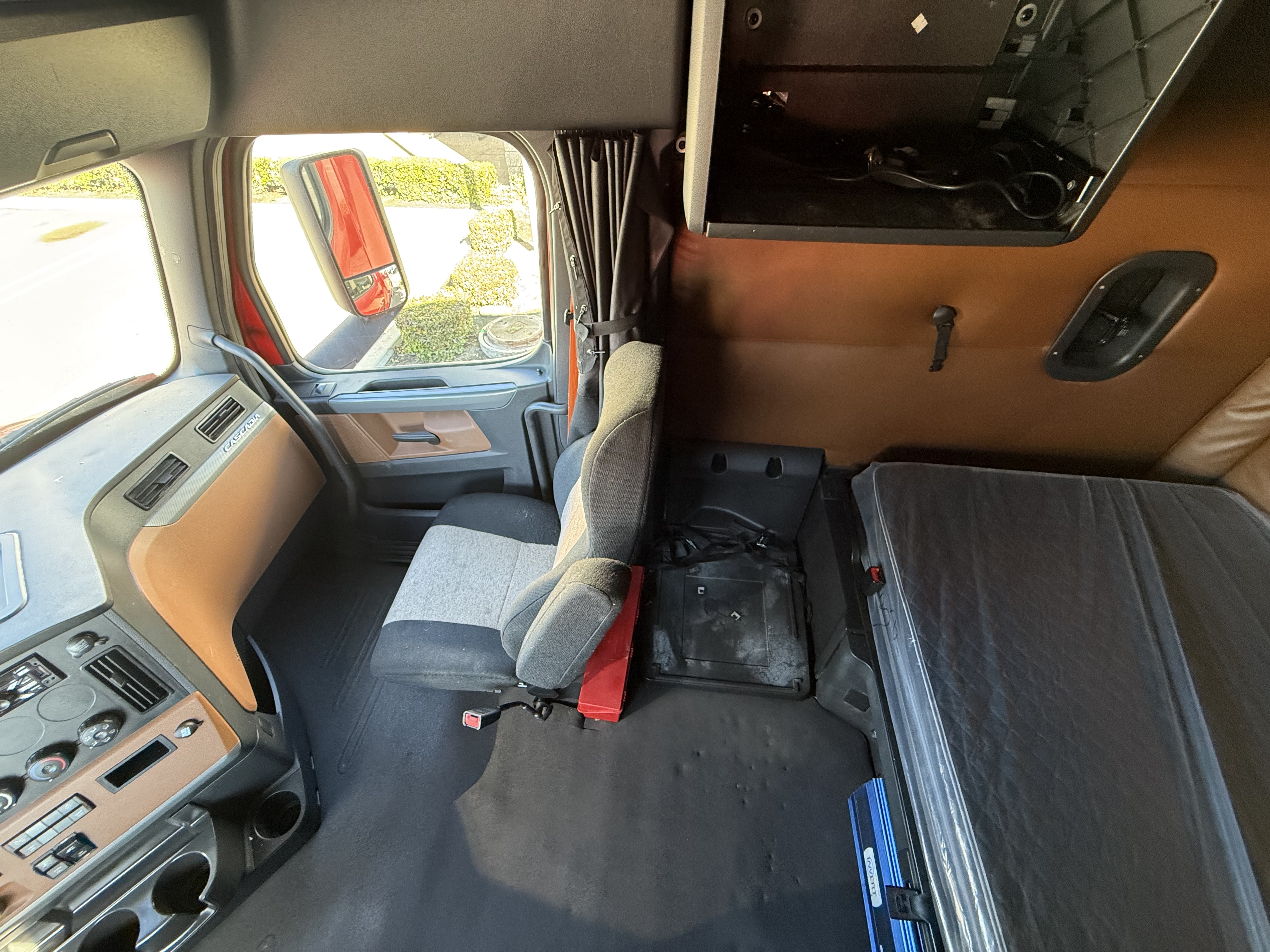 2020 FREIGHTLINER CASCADIA 126SLP - image 18