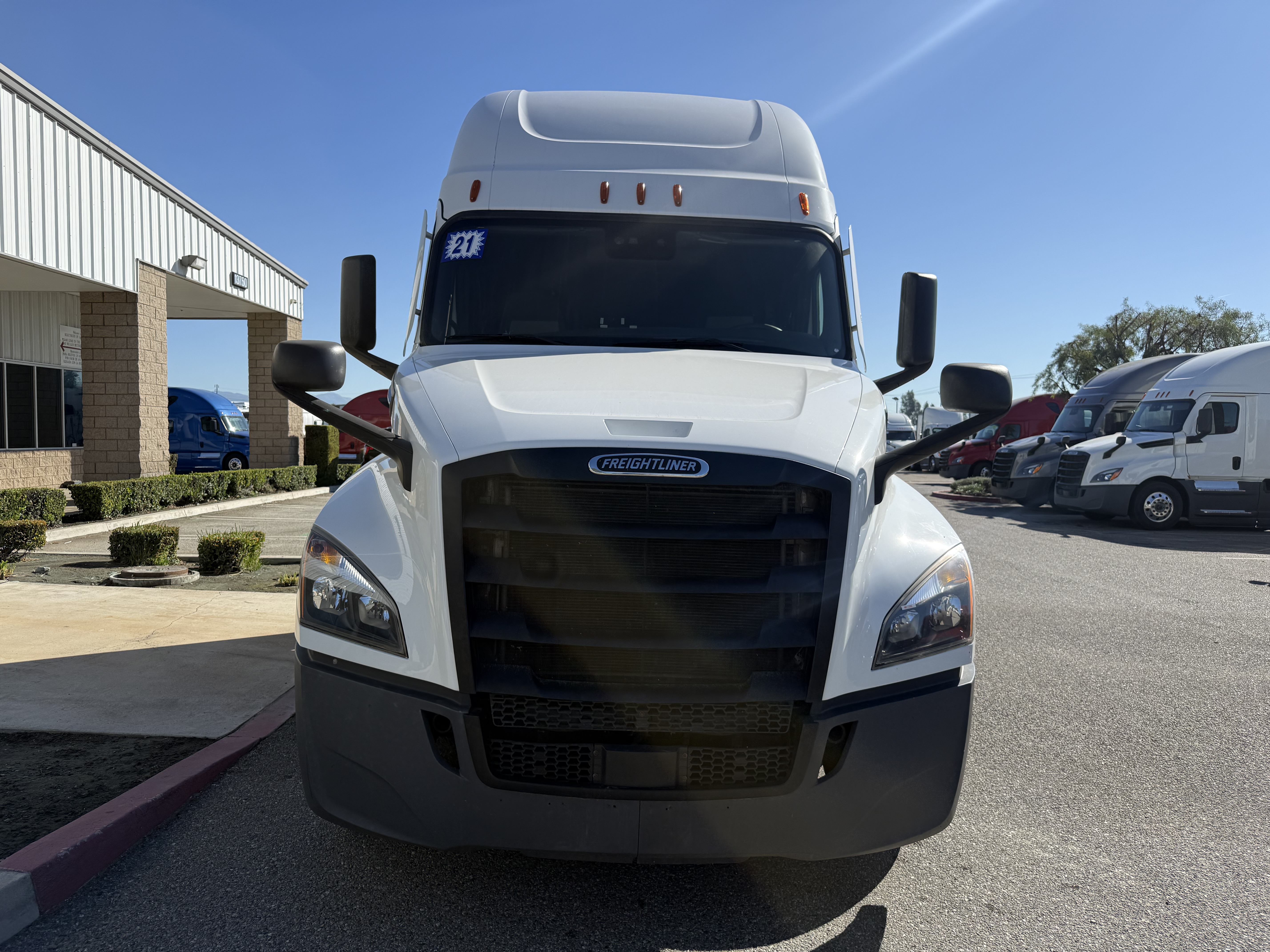 2021 FREIGHTLINER CASCADIA 126SLP - image 2