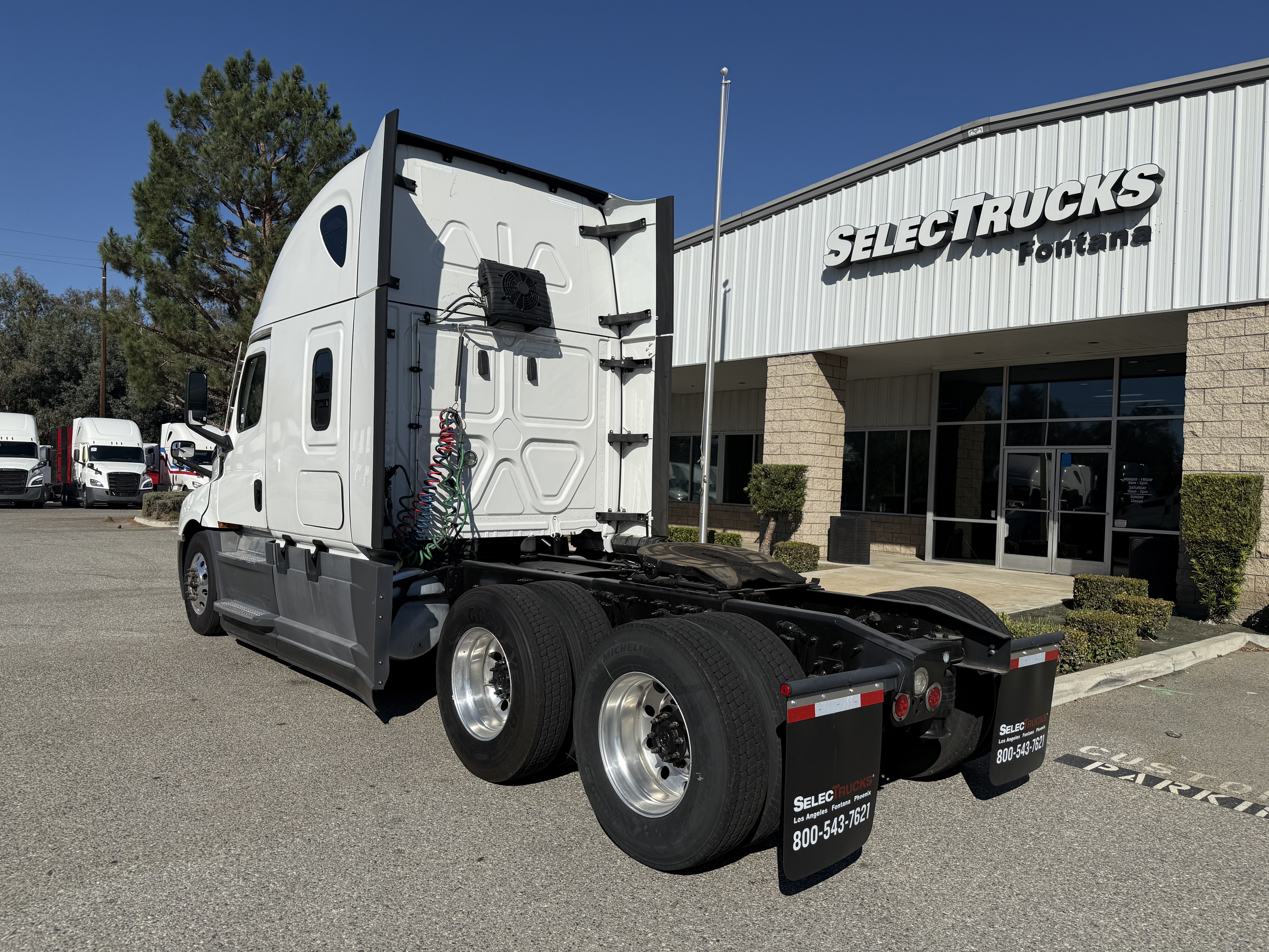 2021 FREIGHTLINER CASCADIA 126SLP - image 4