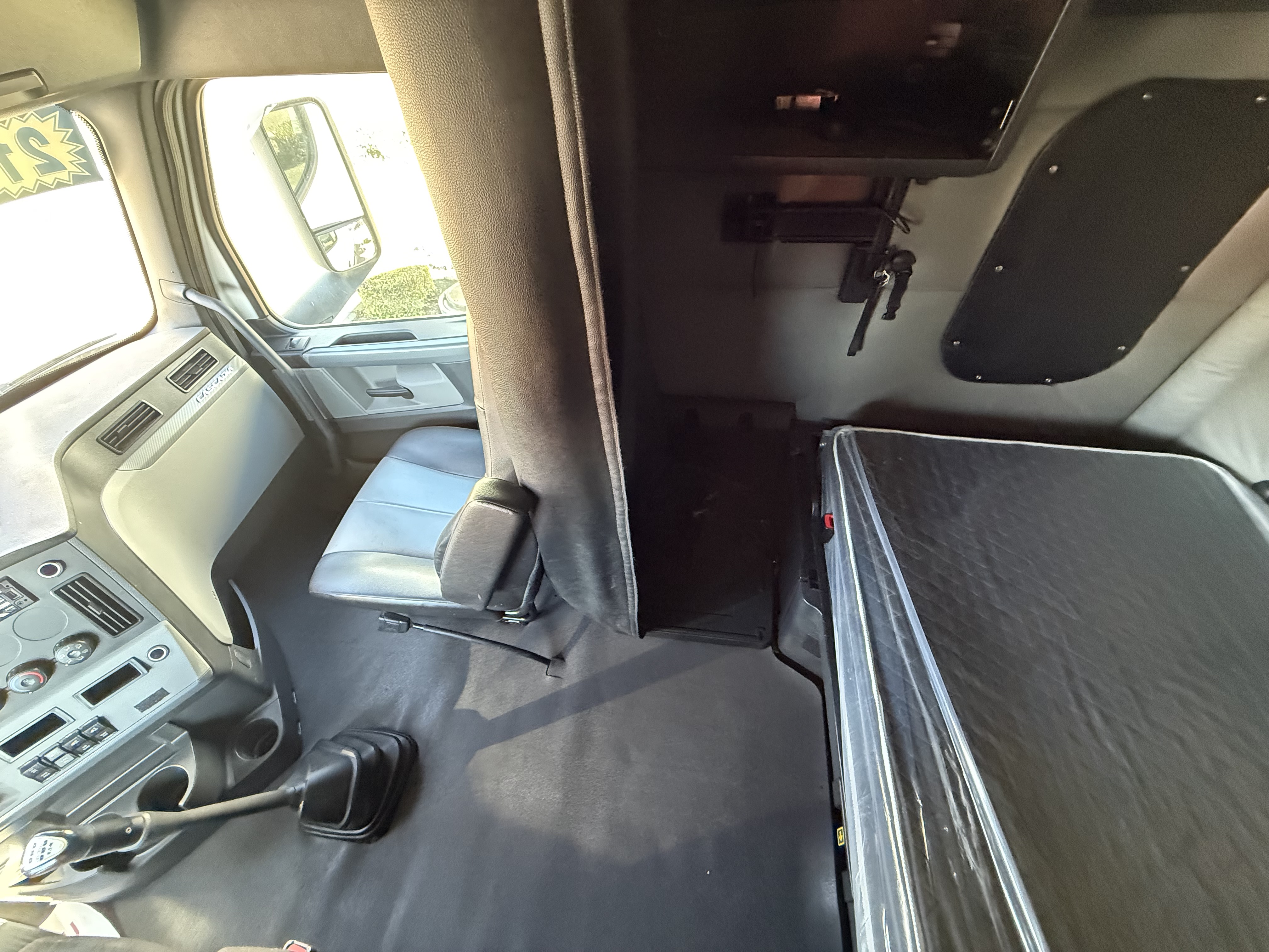 2021 FREIGHTLINER CASCADIA 126SLP - image 19