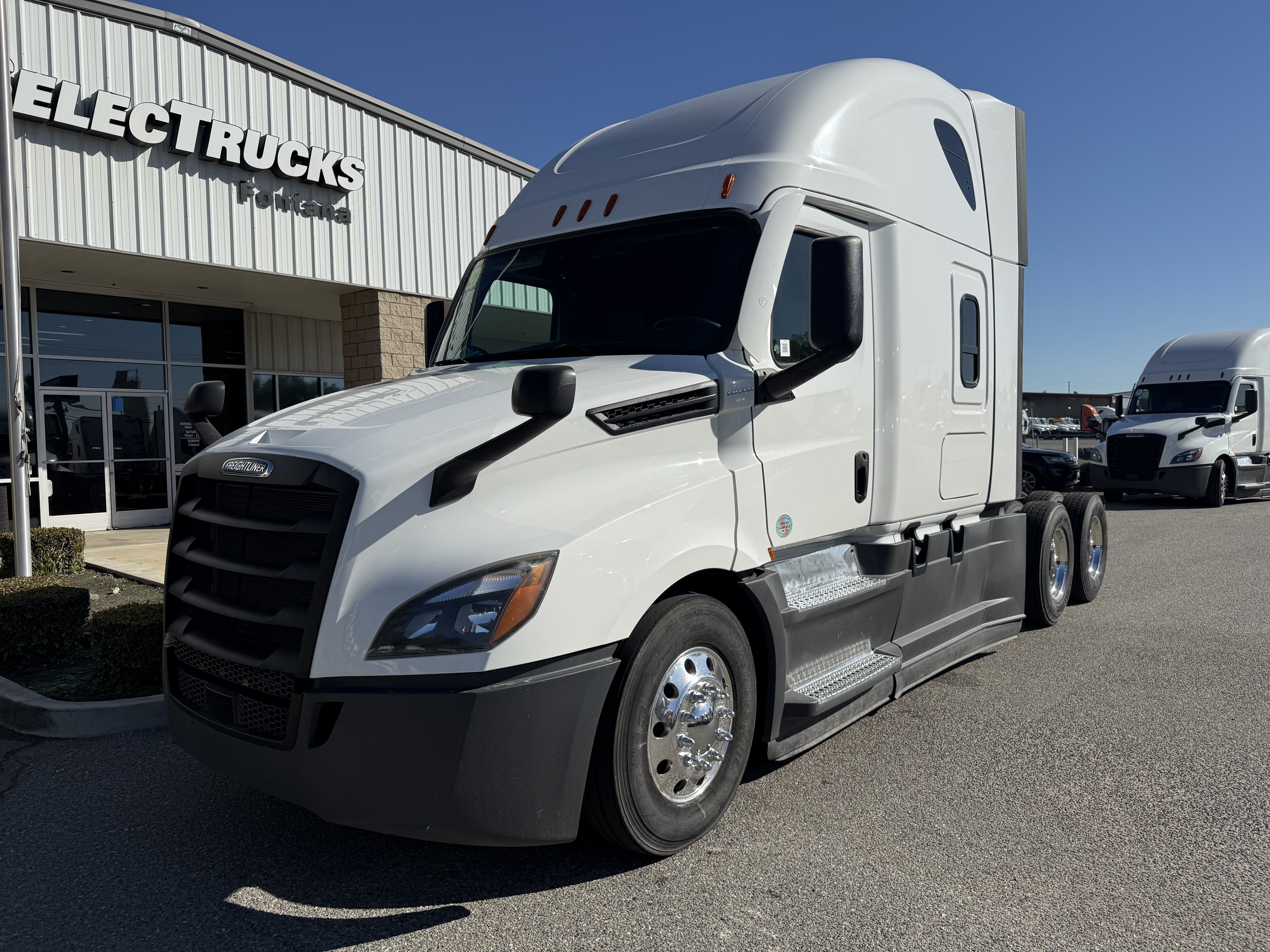 2021 FREIGHTLINER CASCADIA 126SLP - image 1