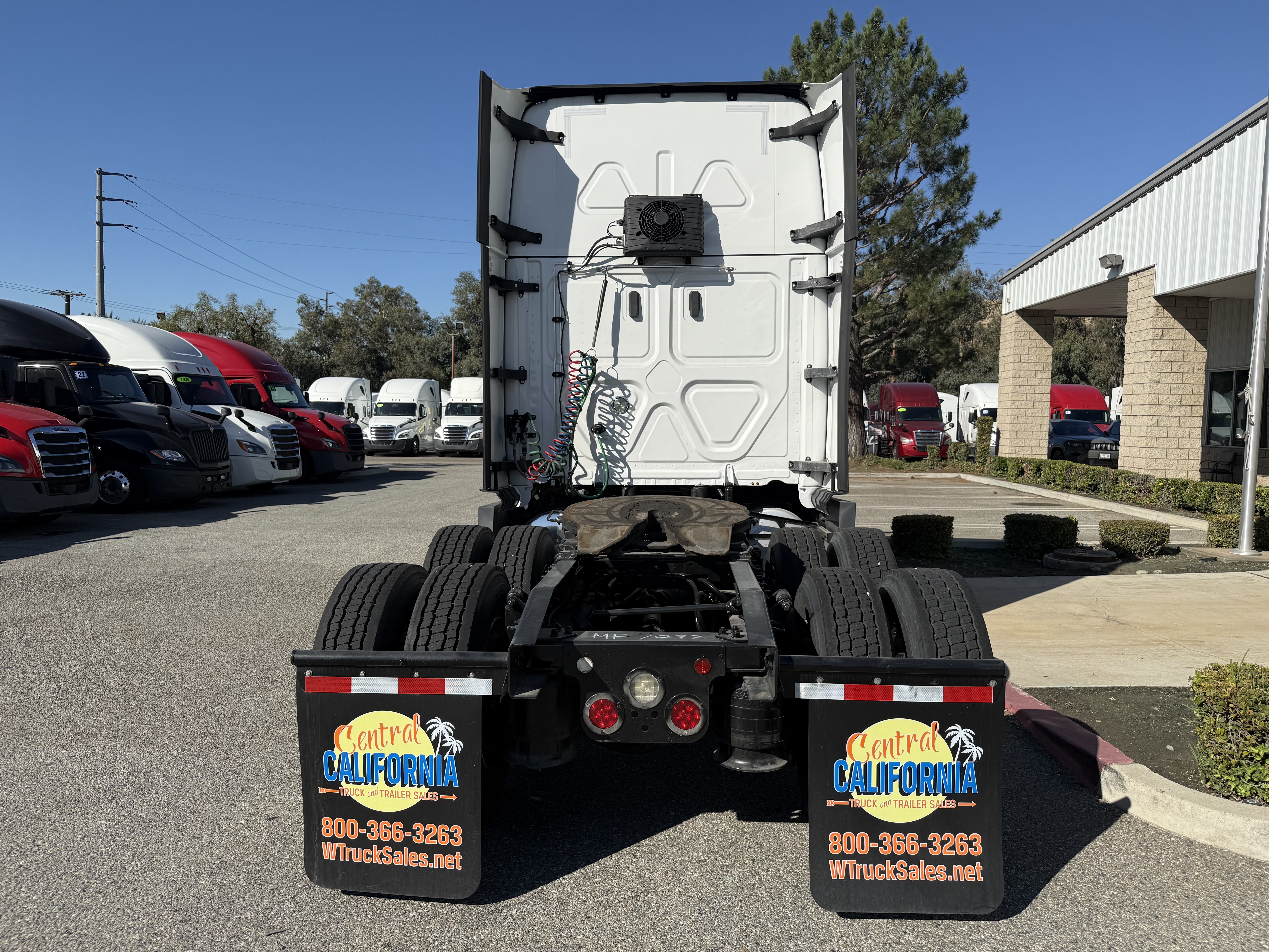 2021 FREIGHTLINER CASCADIA 126SLP - image 5
