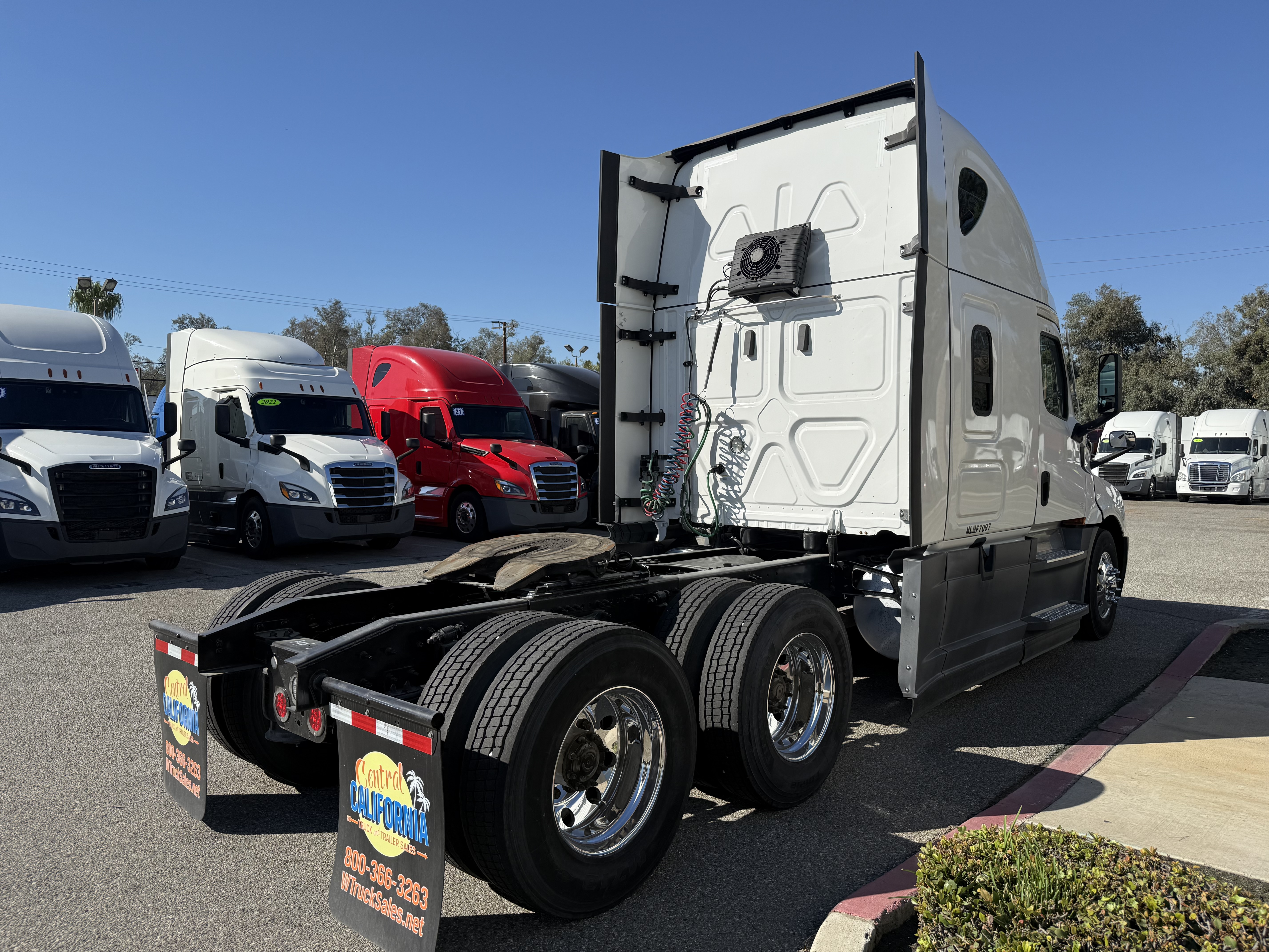 2021 FREIGHTLINER CASCADIA 126SLP - image 7