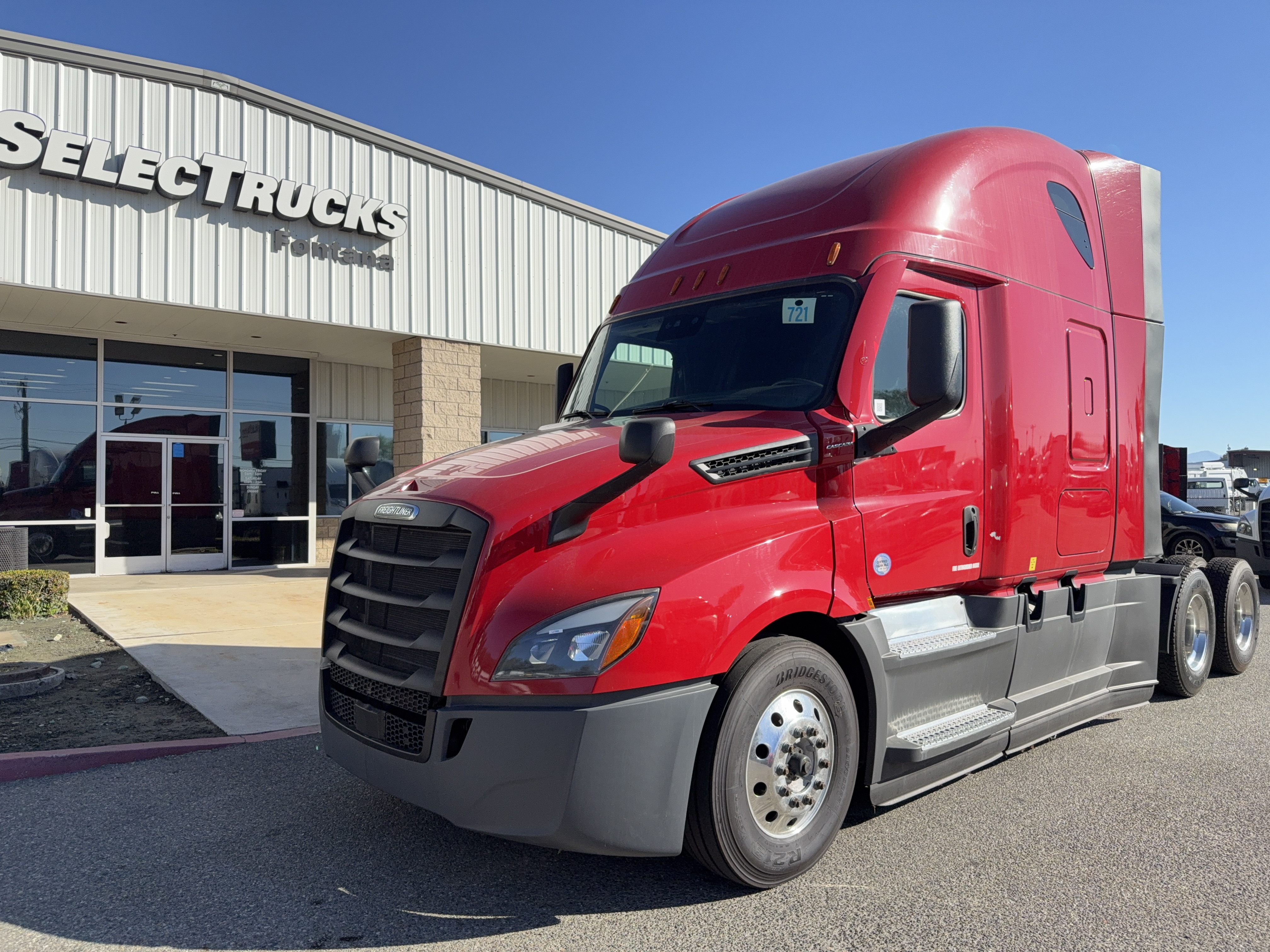 2021 FREIGHTLINER CASCADIA 126SLP - image 1