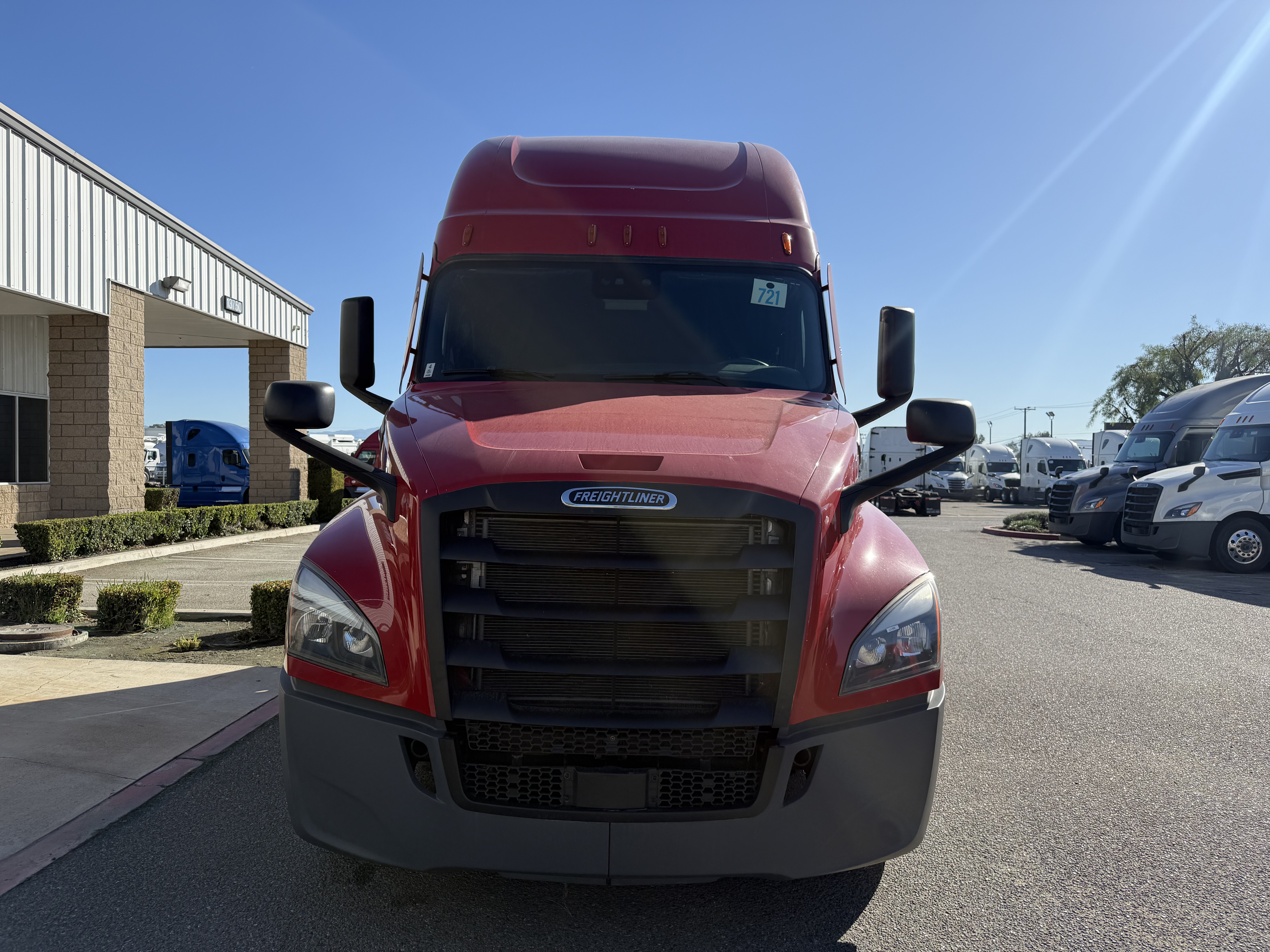 2021 FREIGHTLINER CASCADIA 126SLP - image 2