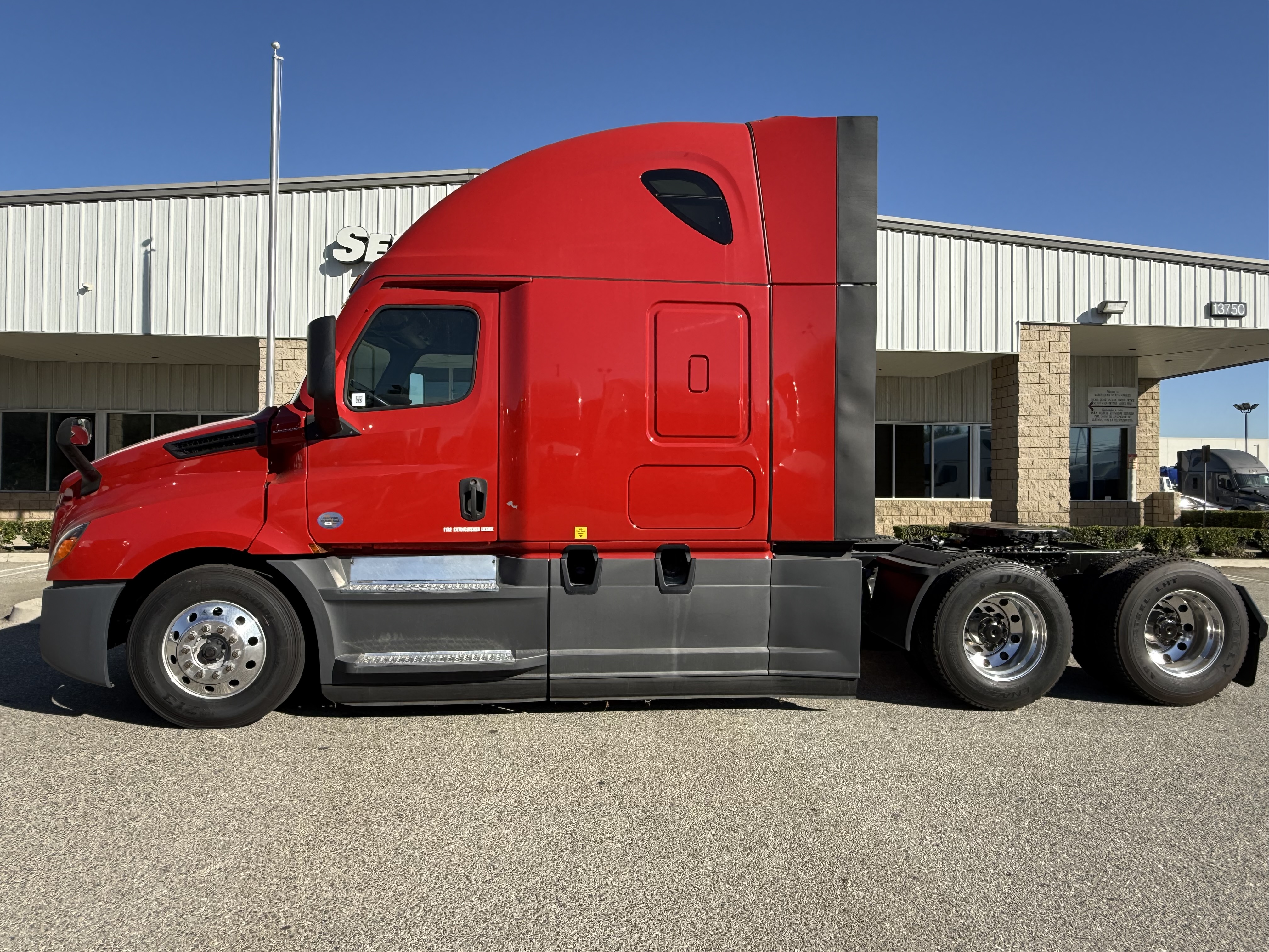 2021 FREIGHTLINER CASCADIA 126SLP - image 3