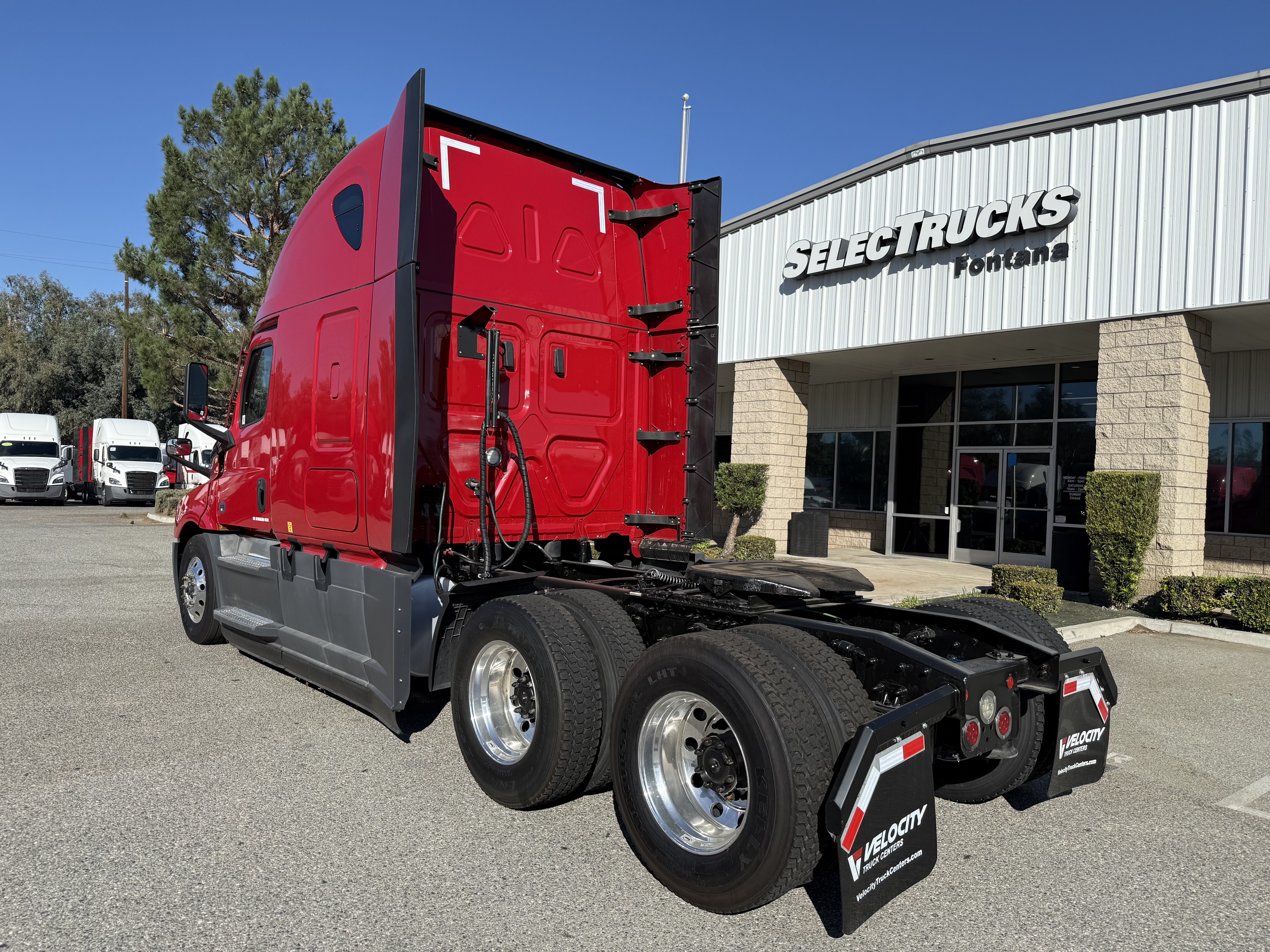 2021 FREIGHTLINER CASCADIA 126SLP - image 4
