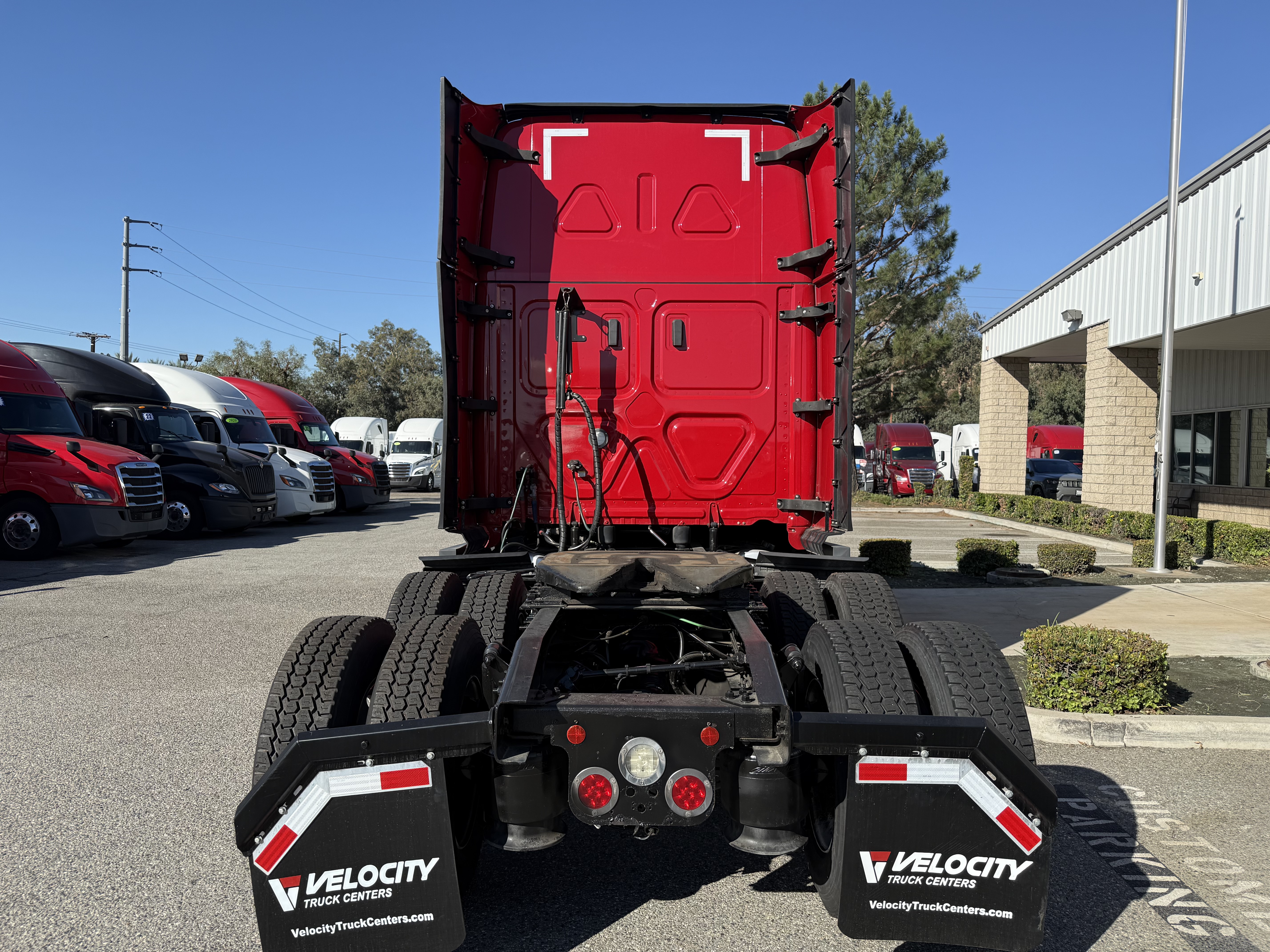2021 FREIGHTLINER CASCADIA 126SLP - image 5