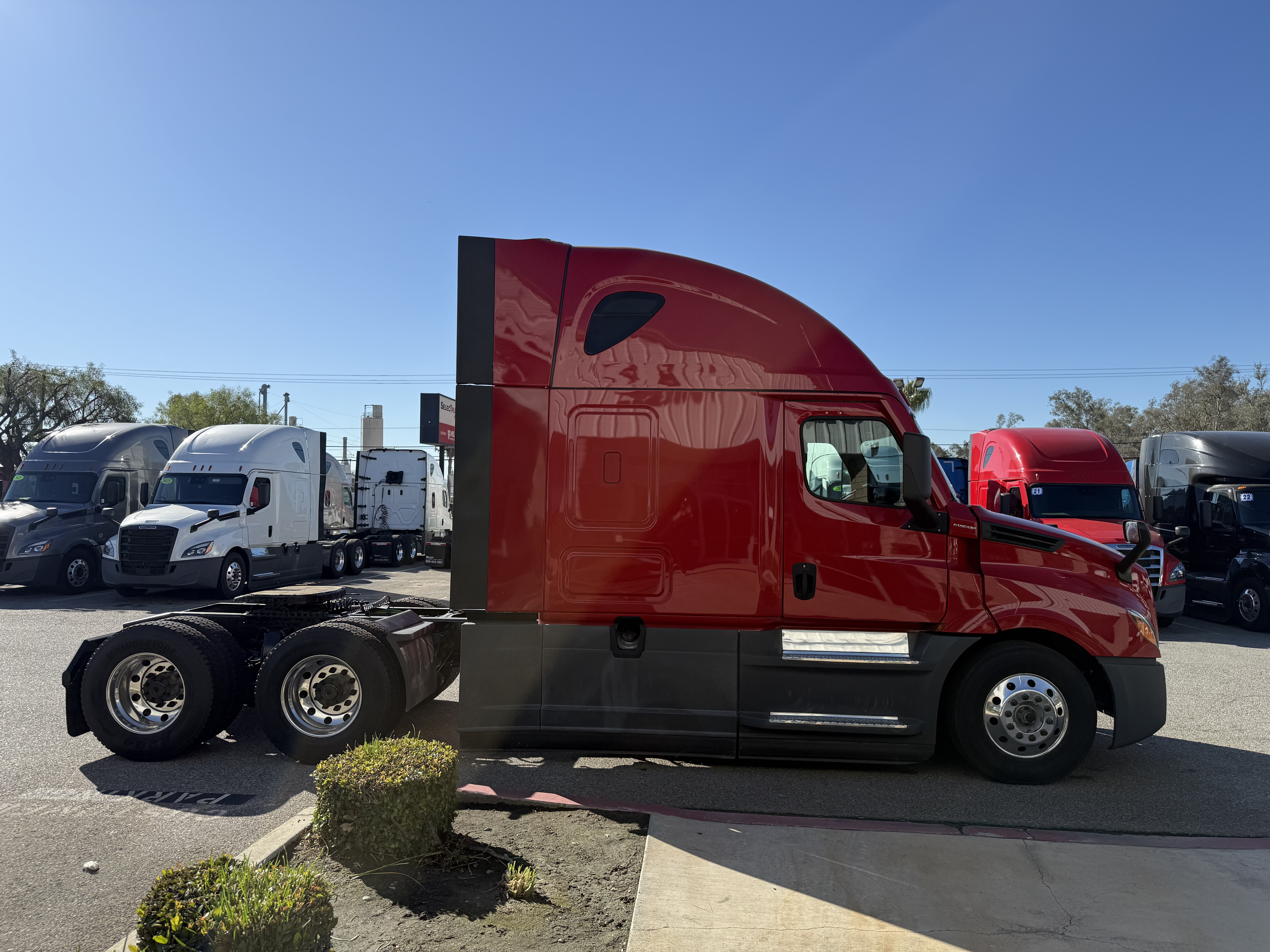 2021 FREIGHTLINER CASCADIA 126SLP - image 8