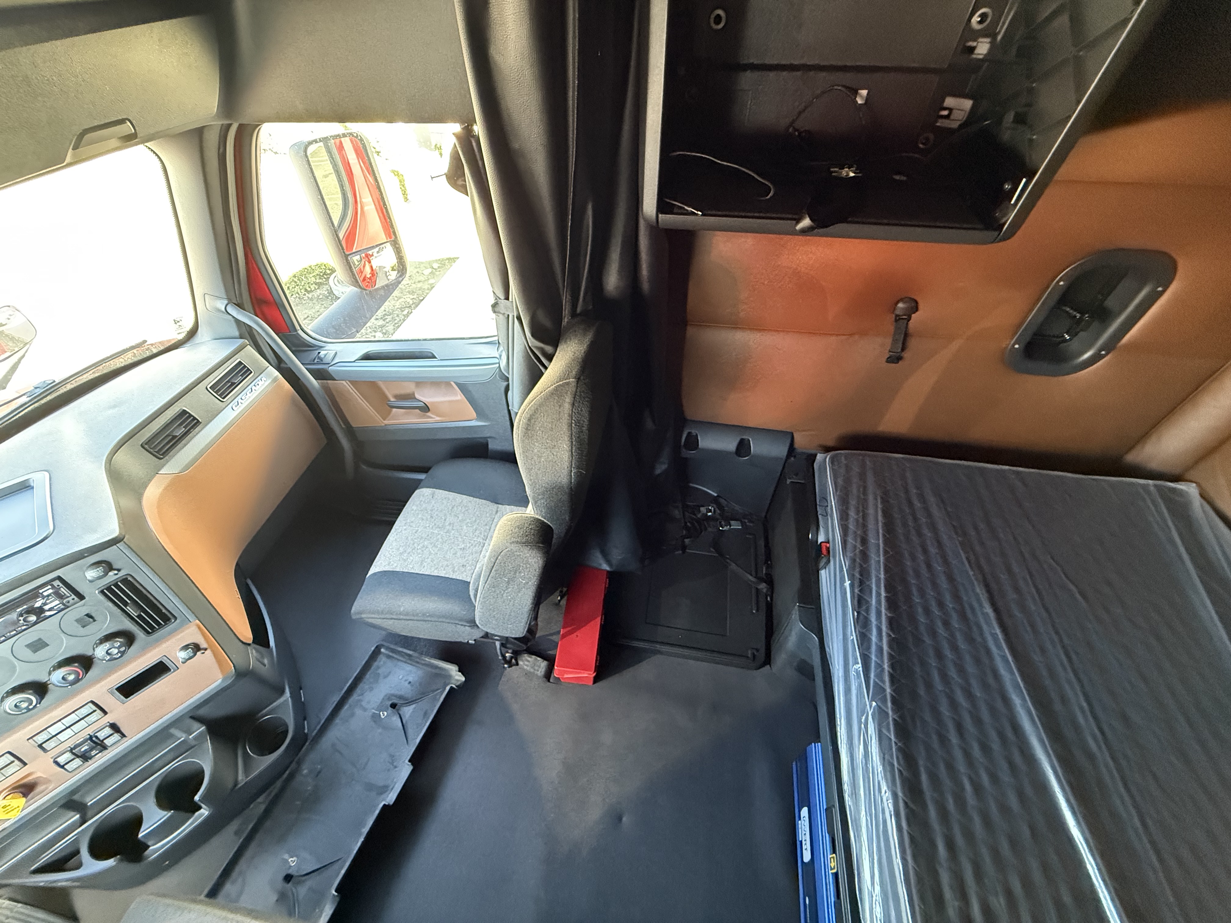 2021 FREIGHTLINER CASCADIA 126SLP - image 18