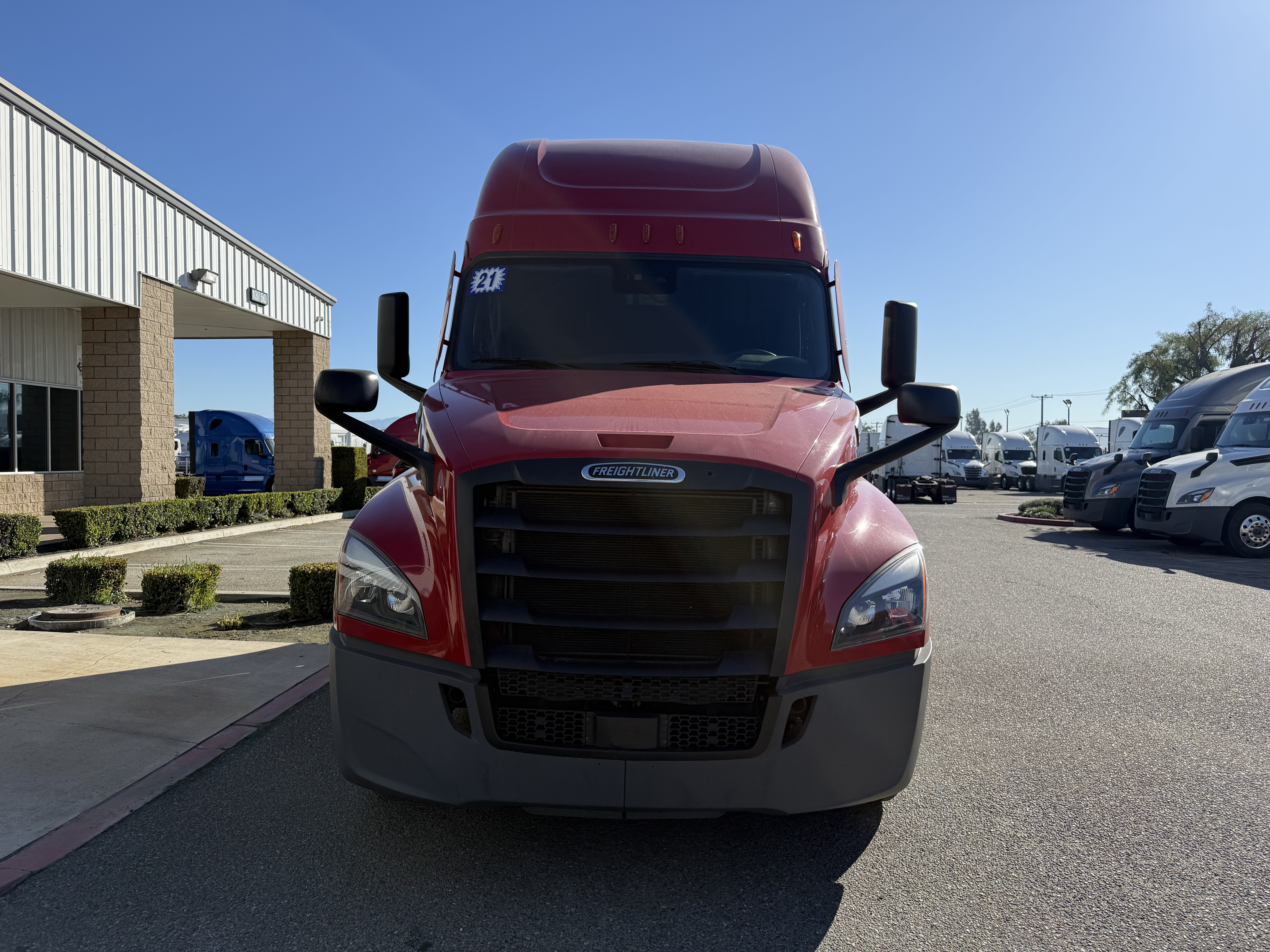 2021 FREIGHTLINER CASCADIA 126SLP - image 2
