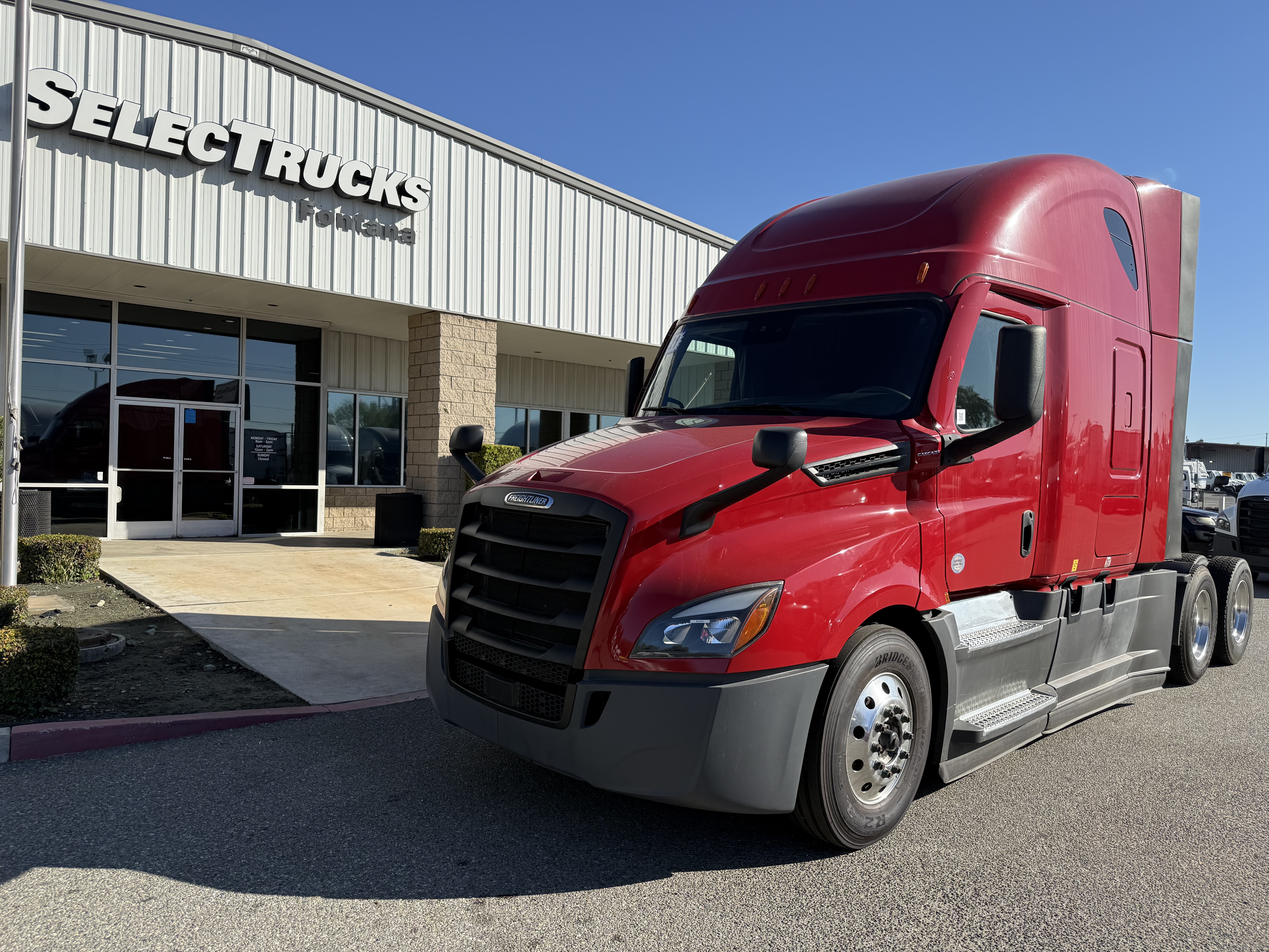 2021 FREIGHTLINER CASCADIA 126SLP - image 1