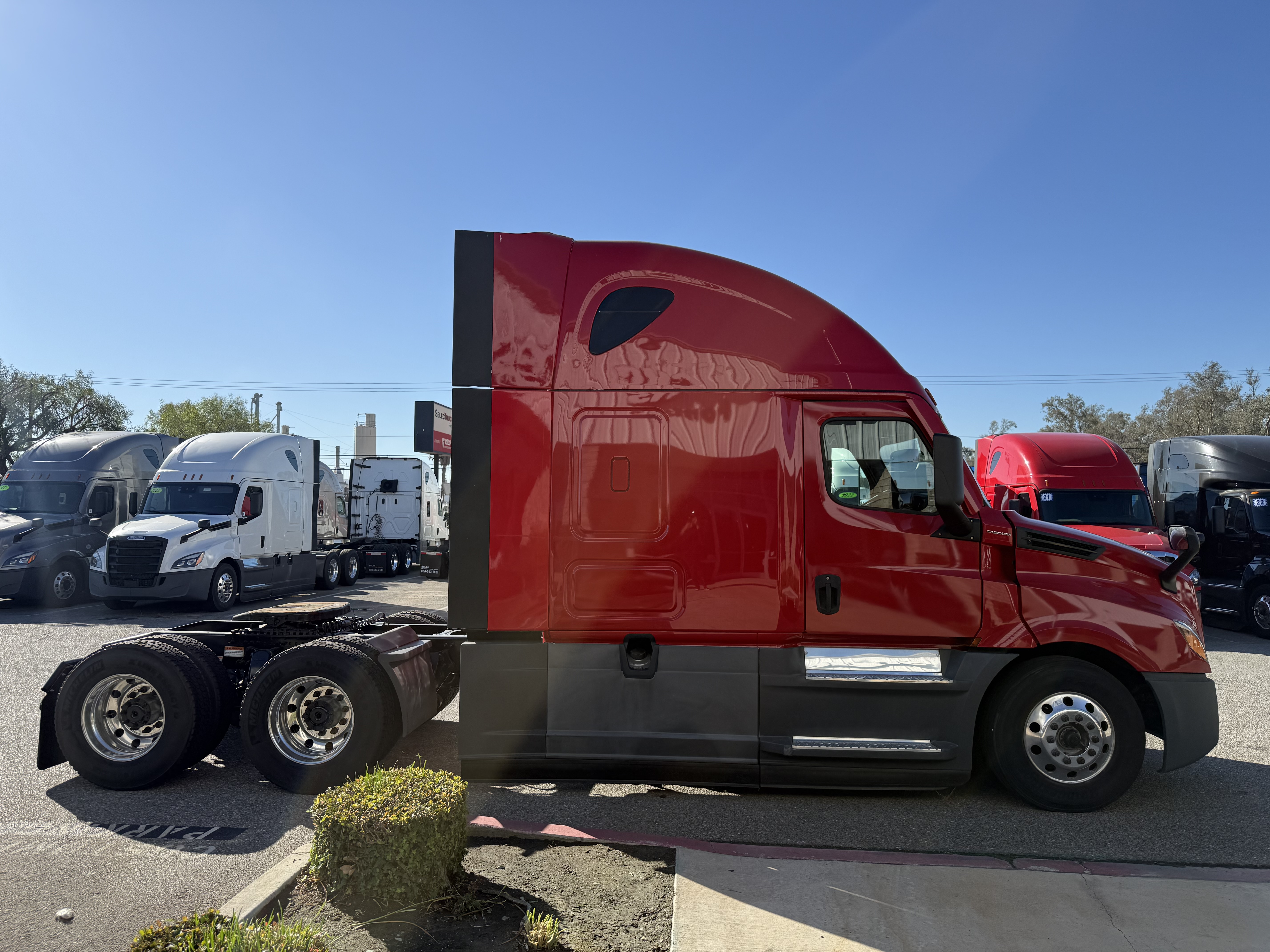 2021 FREIGHTLINER CASCADIA 126SLP - image 8