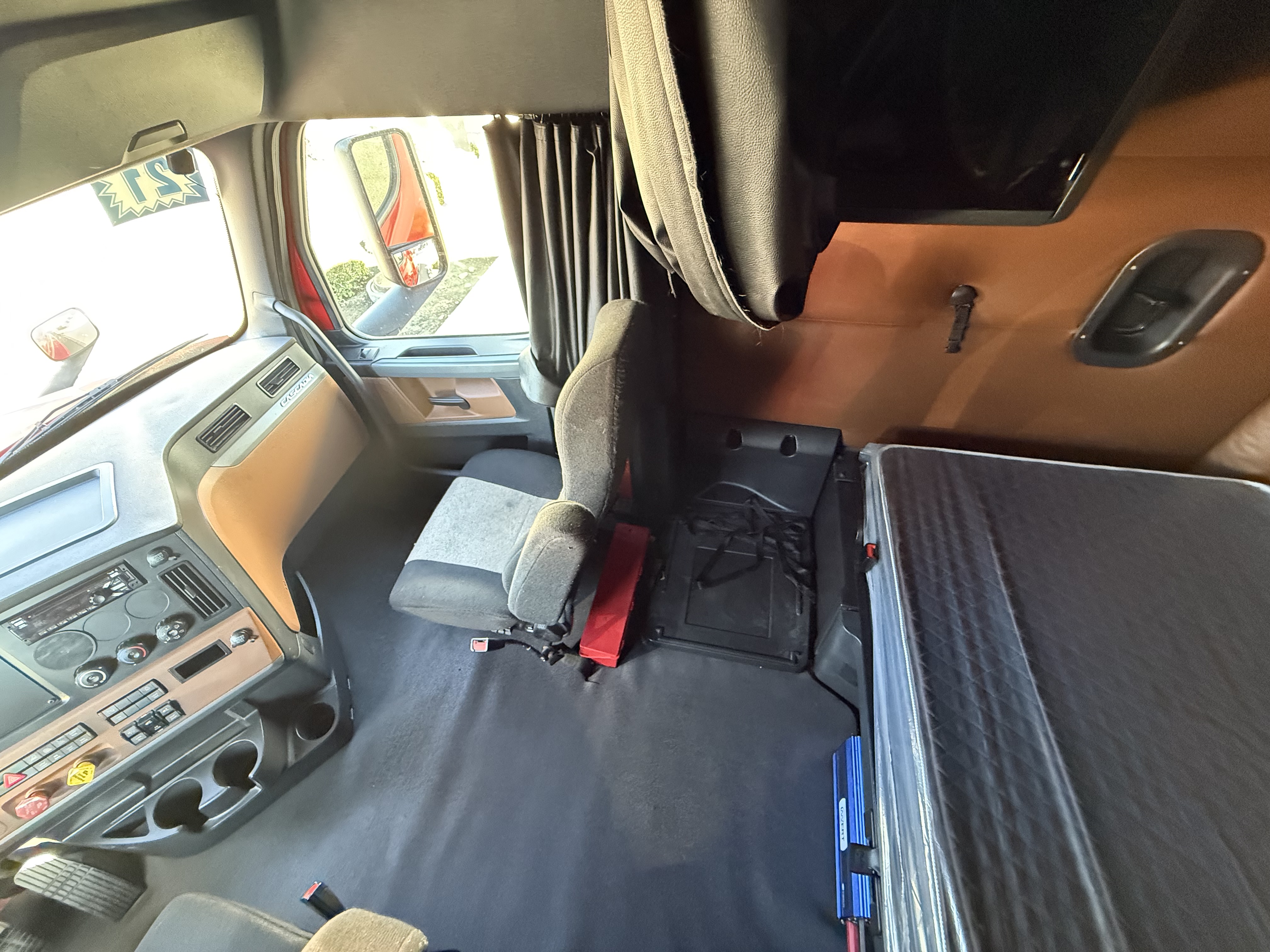 2021 FREIGHTLINER CASCADIA 126SLP - image 18