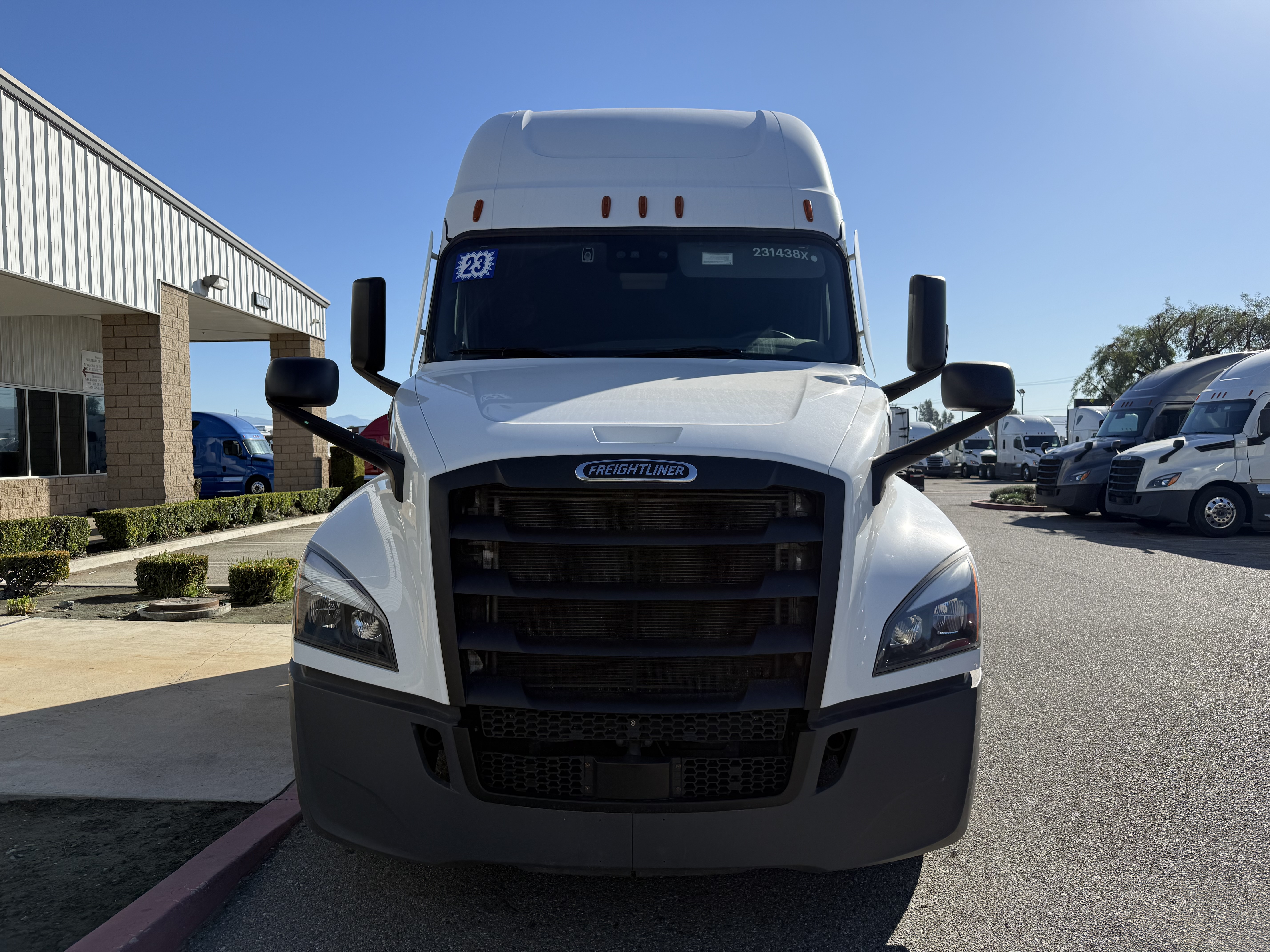 2023 FREIGHTLINER CASCADIA 126SLP - image 2