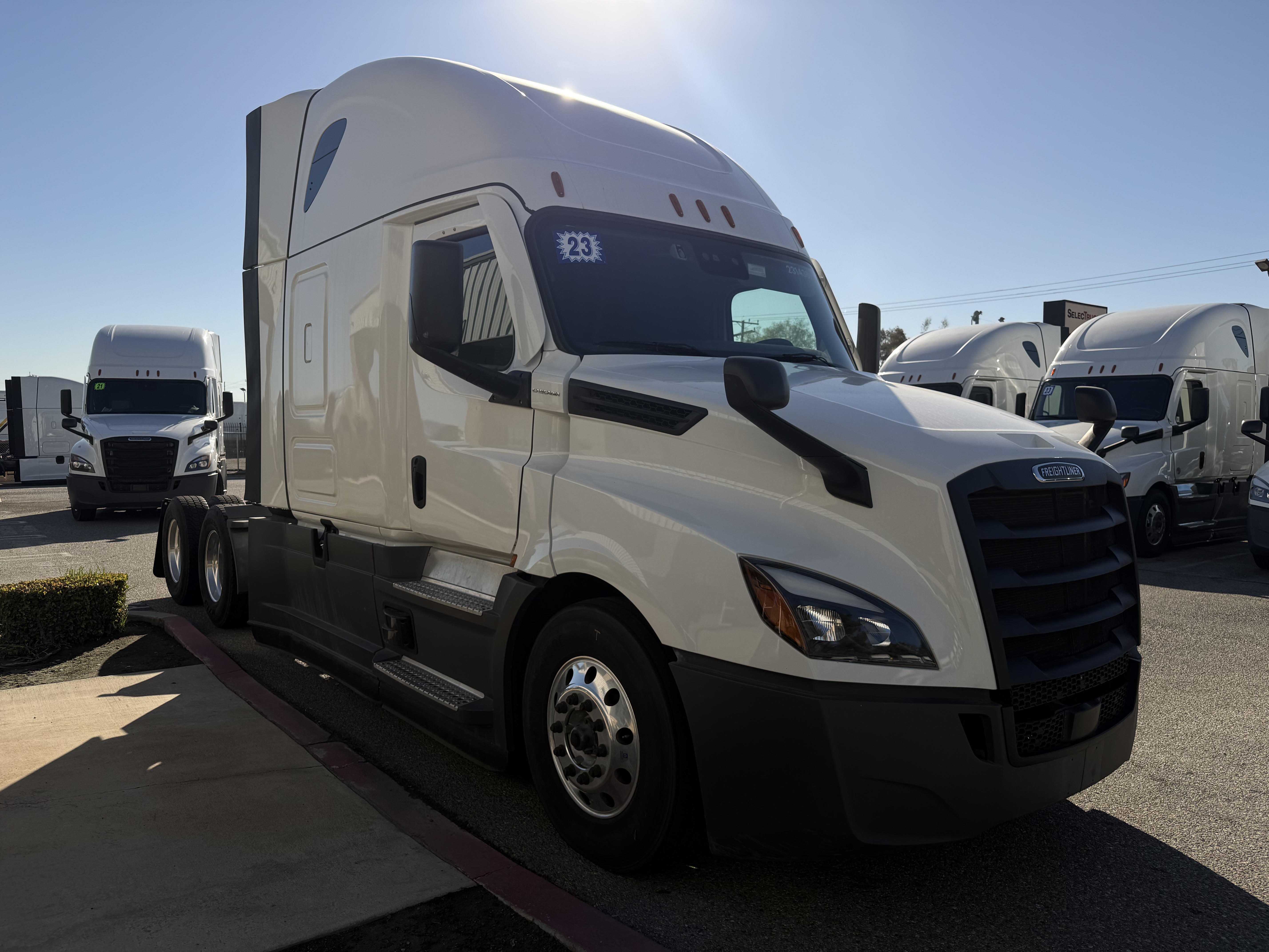 2023 FREIGHTLINER CASCADIA 126SLP - image 9